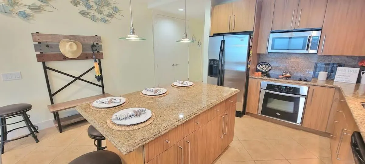 Kitchen or kitchenette in Sapphire 1706