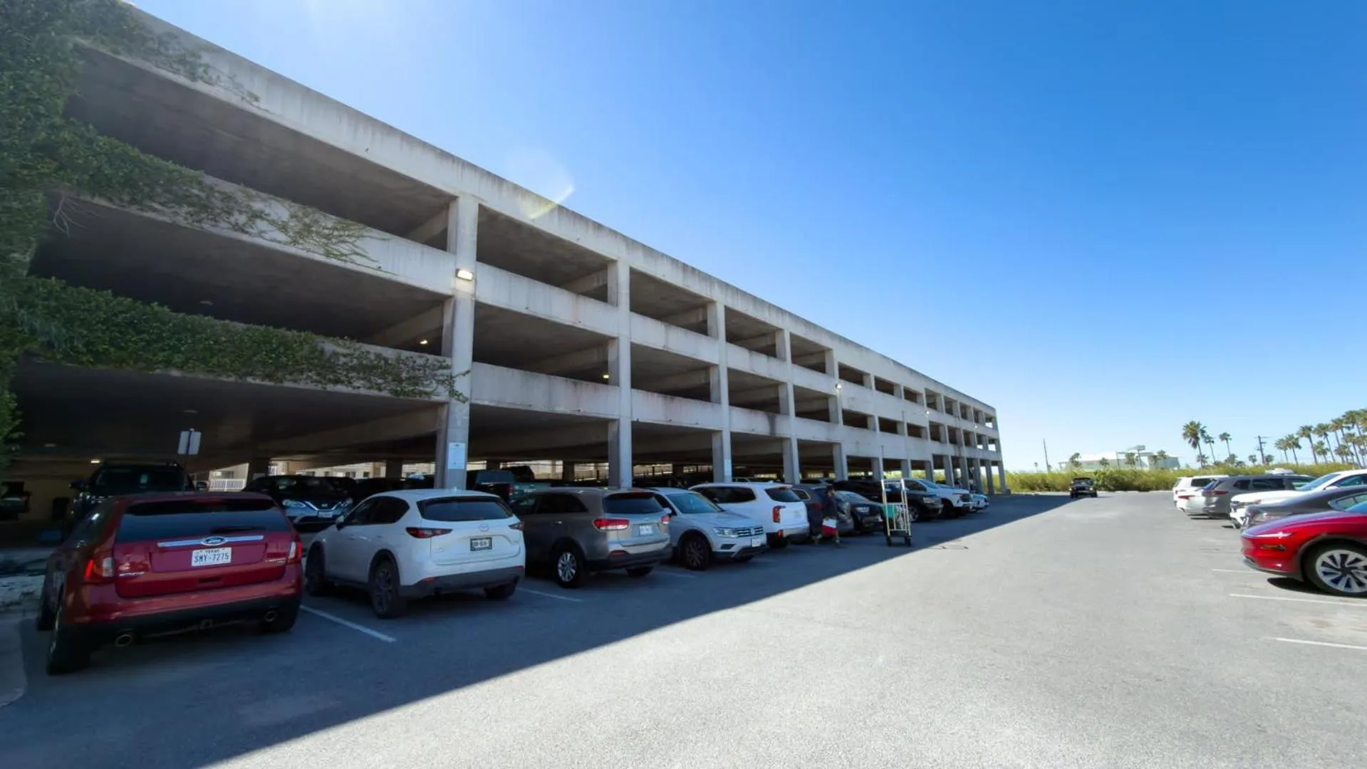 Parking in Sapphire 1706