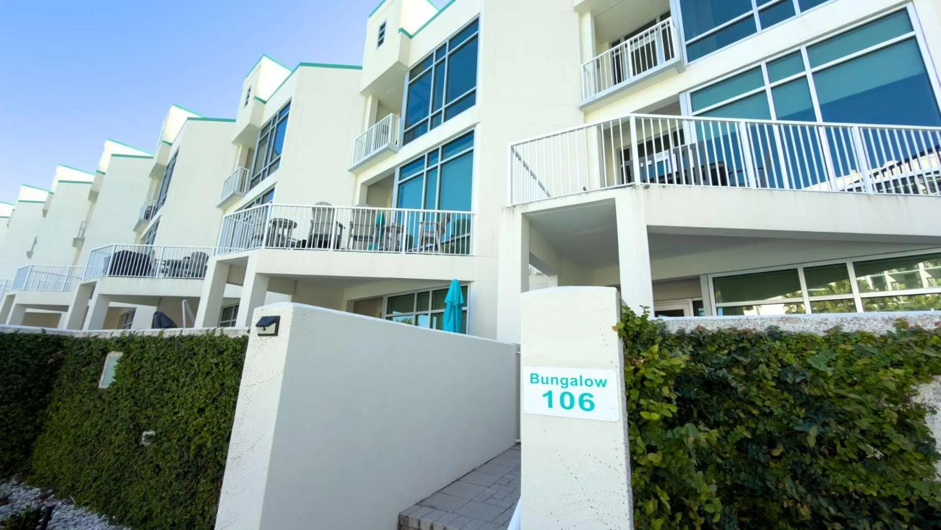 Property building in Sapphire 1706