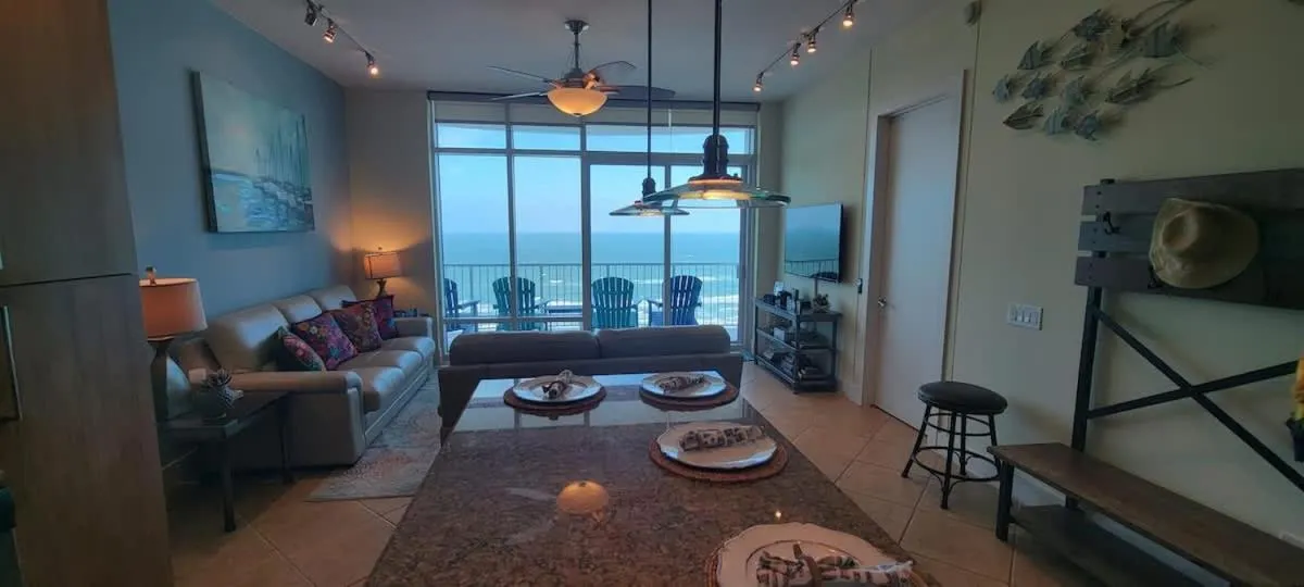 Living room in Sapphire 1706