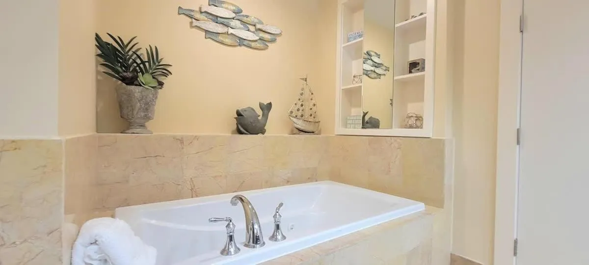 Bathroom in Sapphire 1706