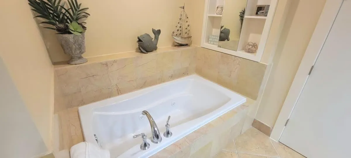 Bathroom in Sapphire 1706