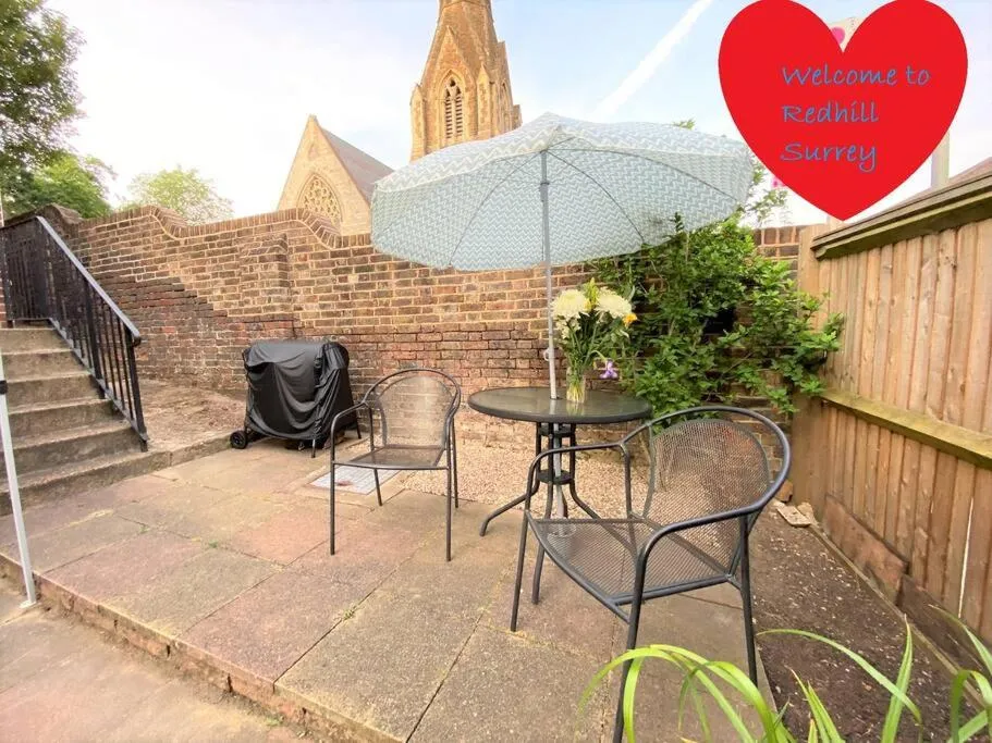 Redhill Town Centre 3 bed House near Gatwick Airport, easy commute to London