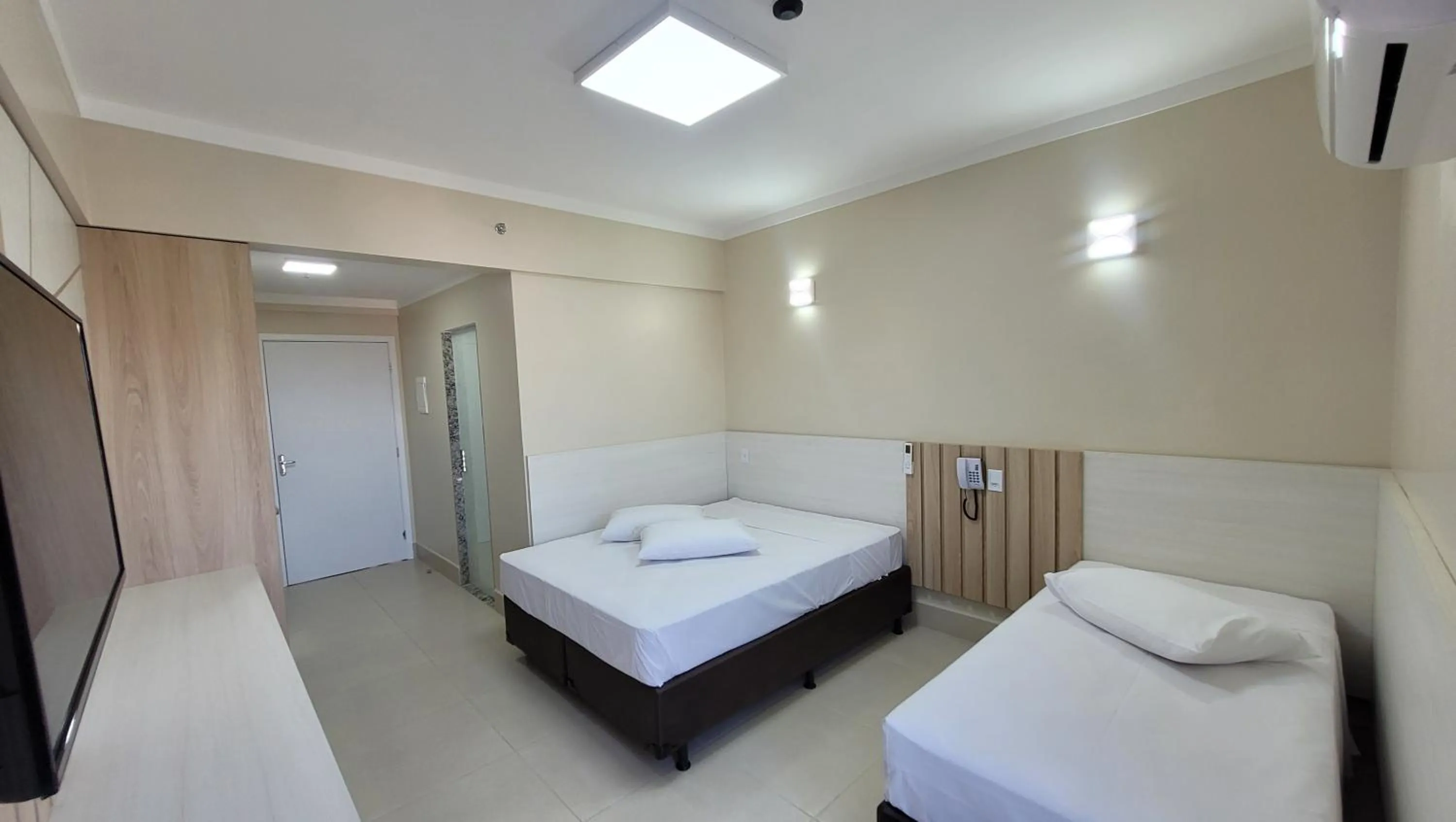 Photo of the whole room, Bed in Spazzio Diroma Hospedagem com acesso gratuito no Acqua Park