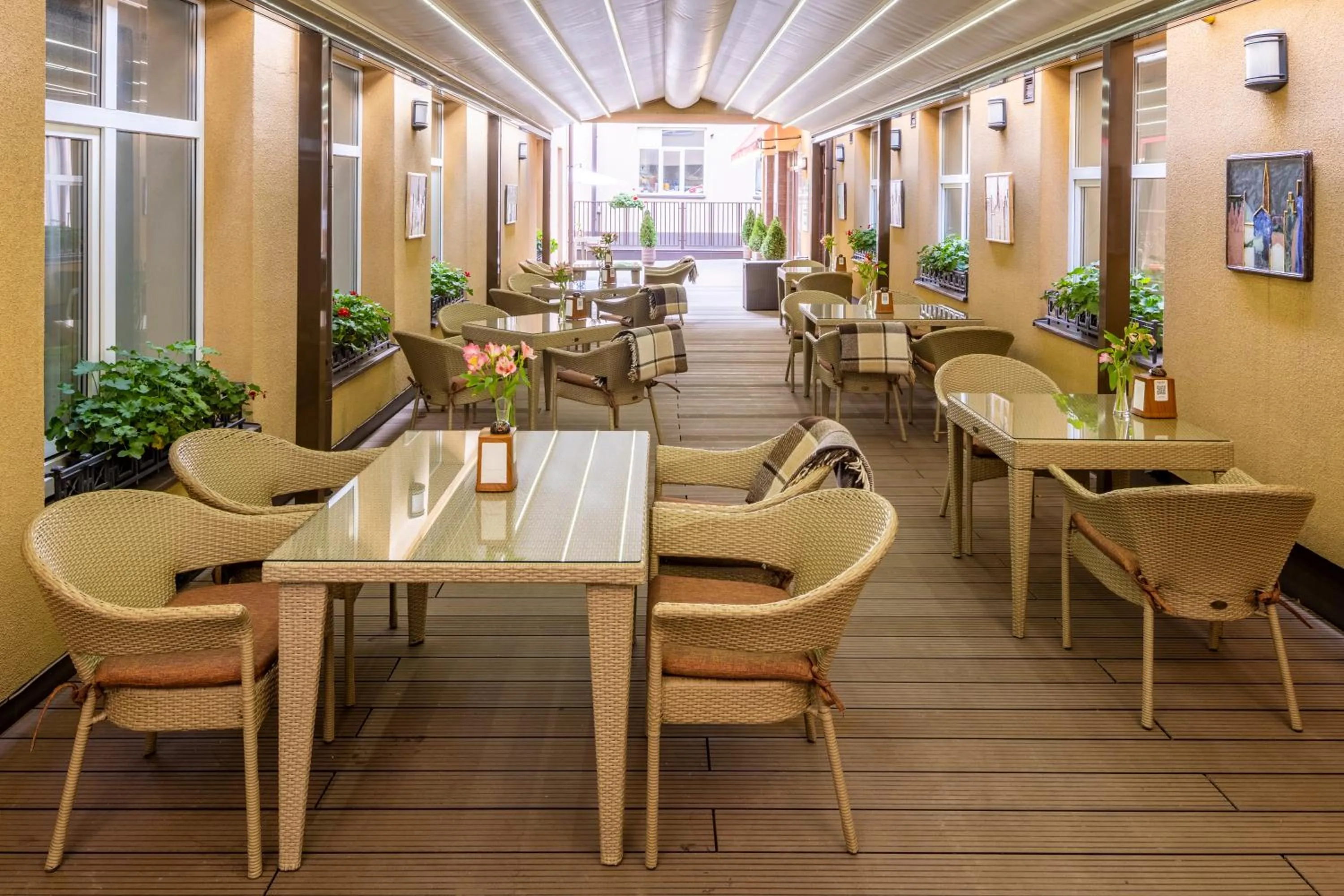 Restaurant/places to eat in Taurus Hotel & SPA