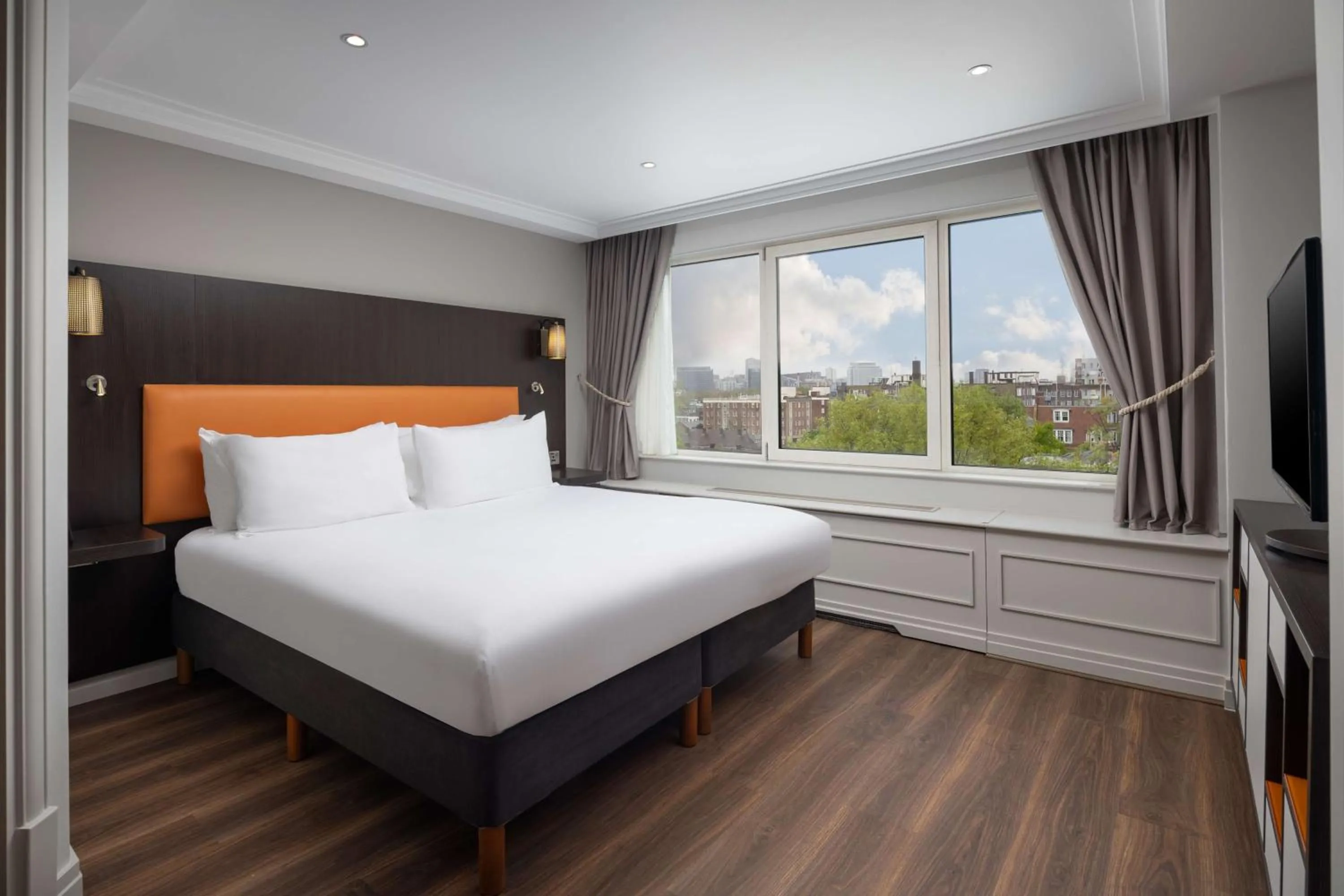 Bed in DoubleTree by Hilton London - Hyde Park