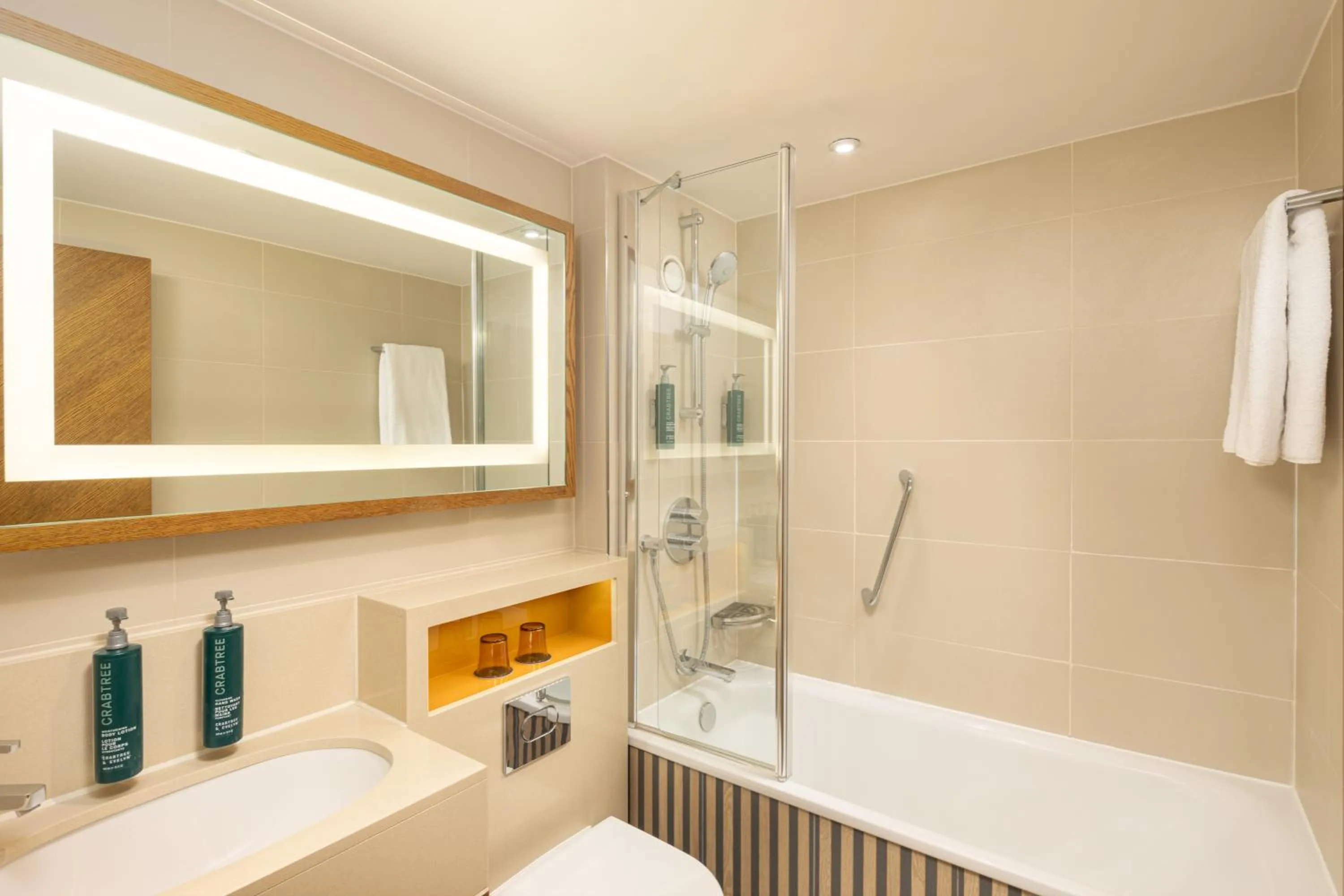 Bathroom in DoubleTree by Hilton London - Hyde Park