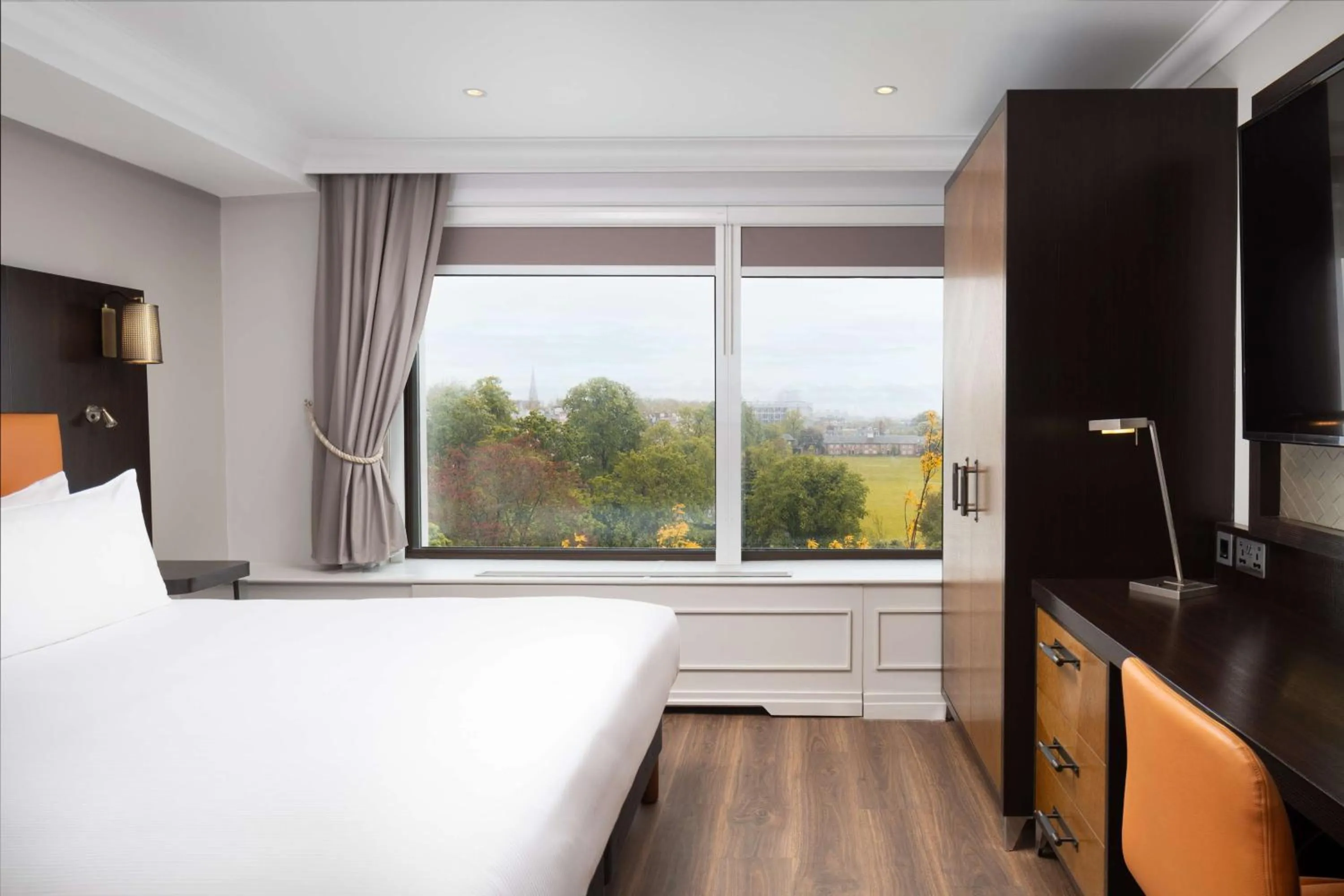 Bed in DoubleTree by Hilton London - Hyde Park