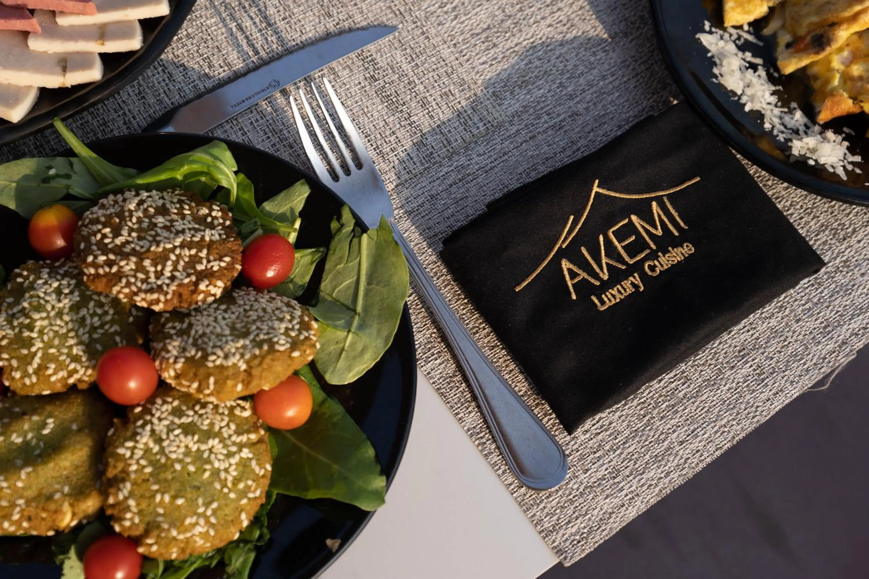 Restaurant/places to eat in Royal Great Pyramid INN