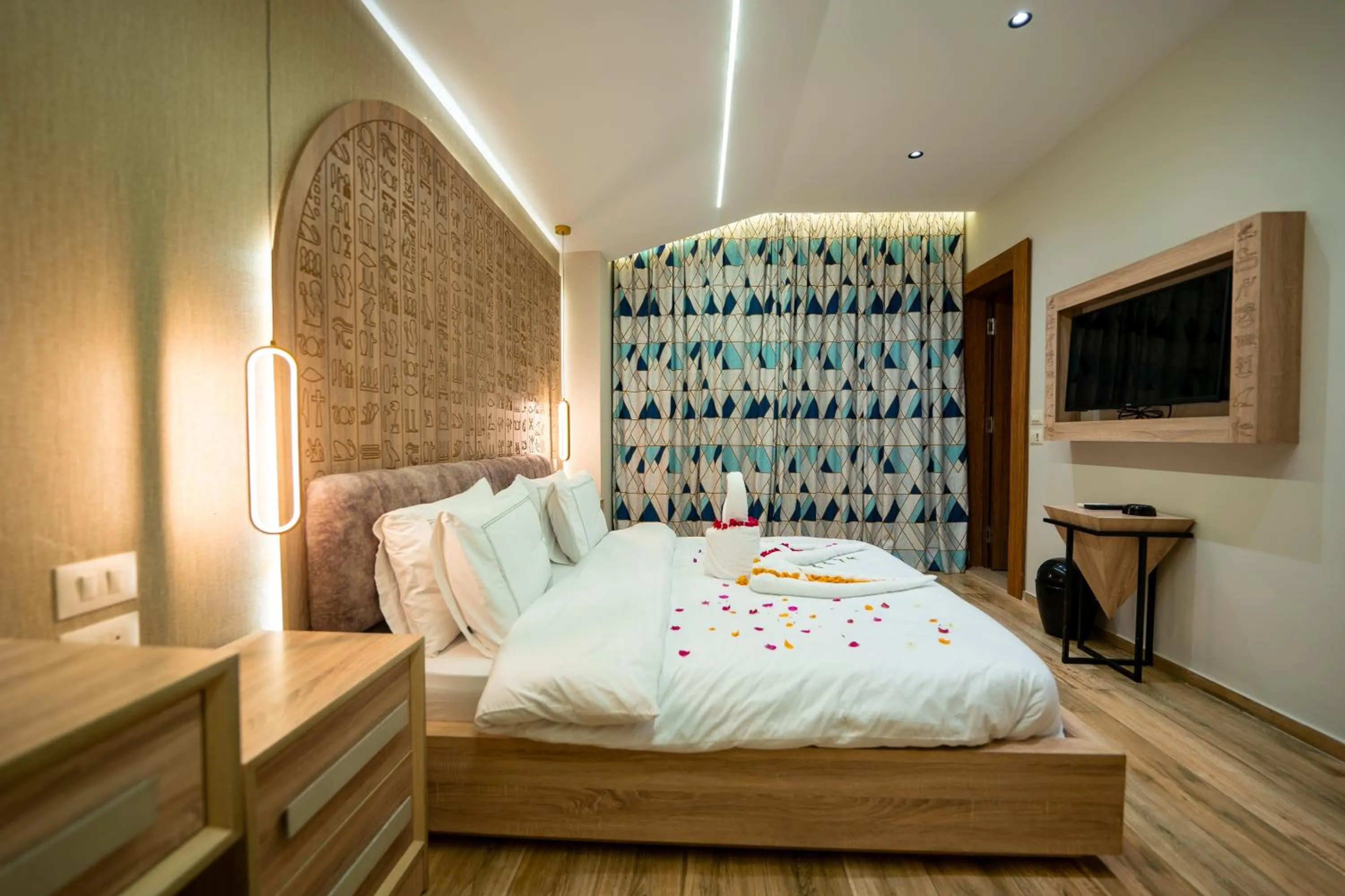 Bedroom, Bed in Royal Great Pyramid INN