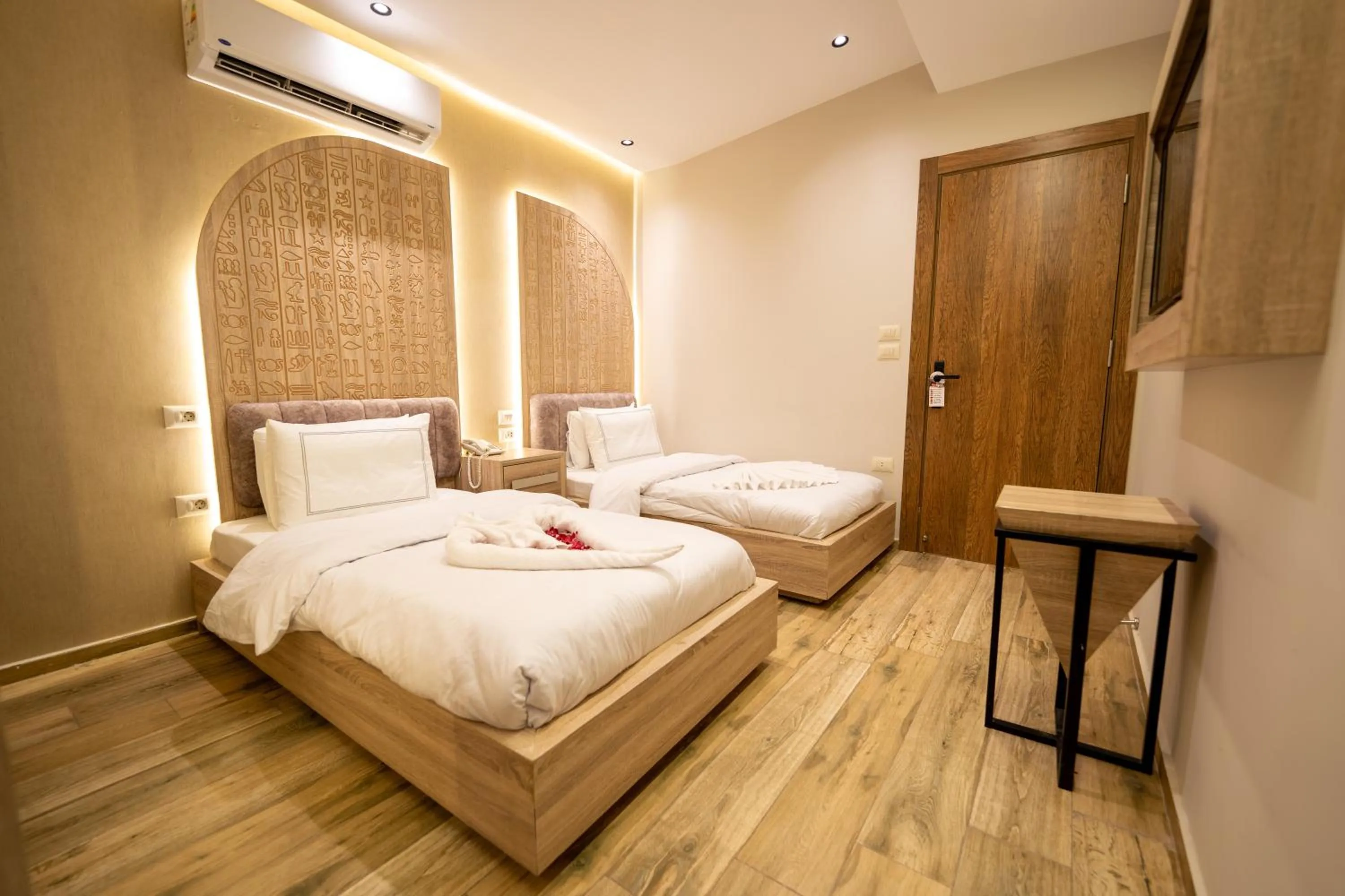 Bedroom, Bed in Royal Great Pyramid INN