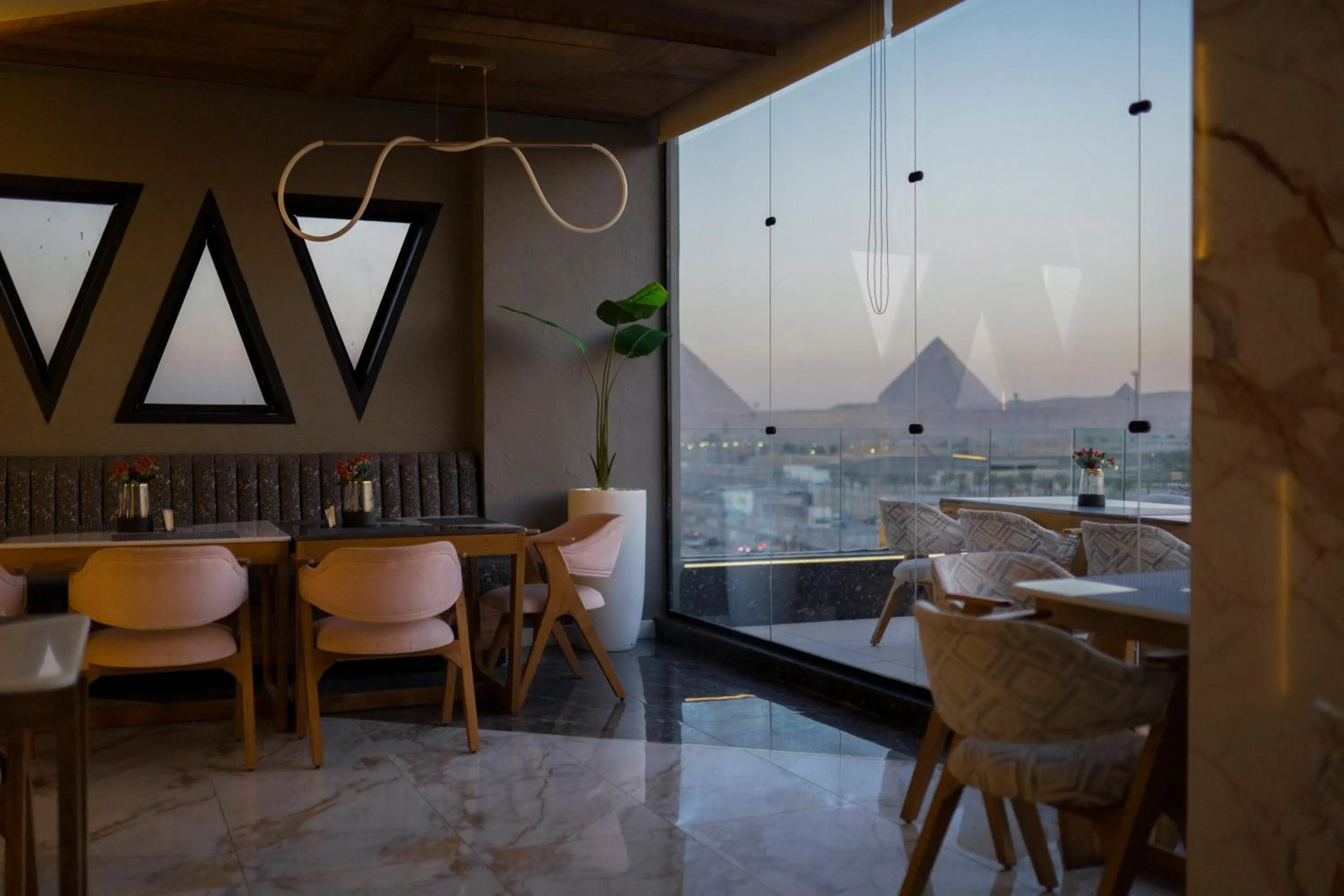 Restaurant/places to eat in Royal Great Pyramid INN