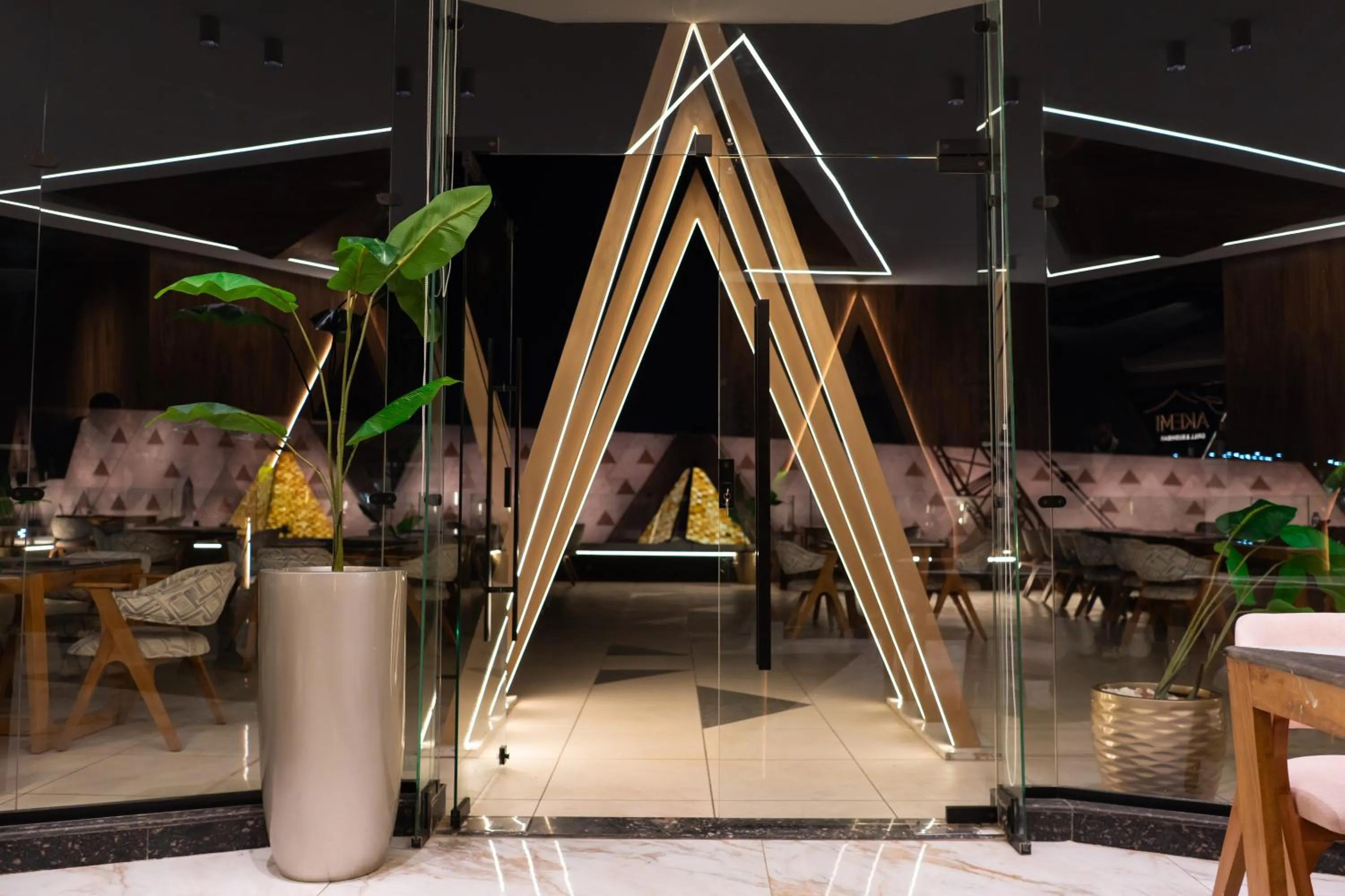 Restaurant/places to eat in Royal Great Pyramid INN