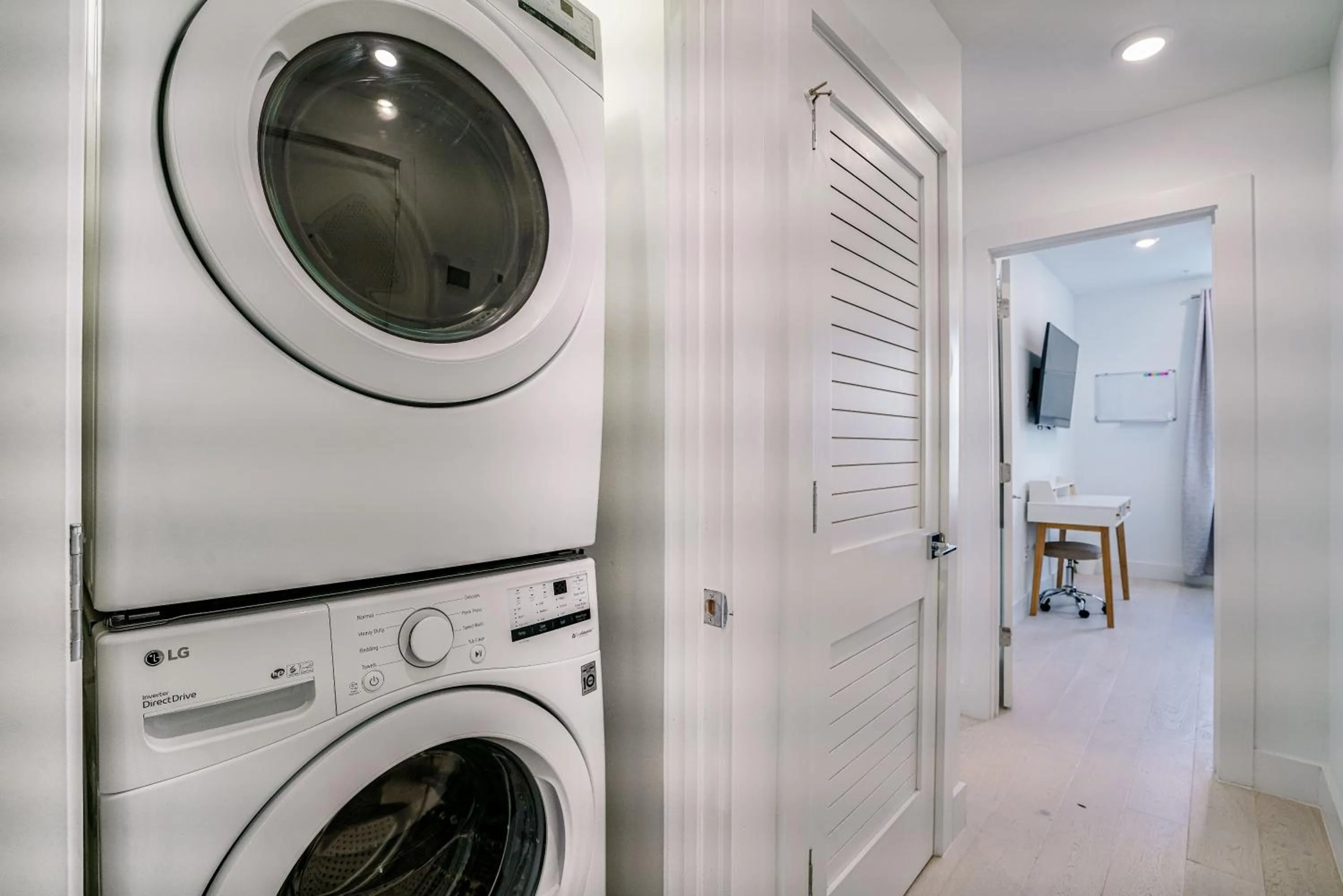 washing machine in Luxury 2 bed 2 bath Suite in Washington DC