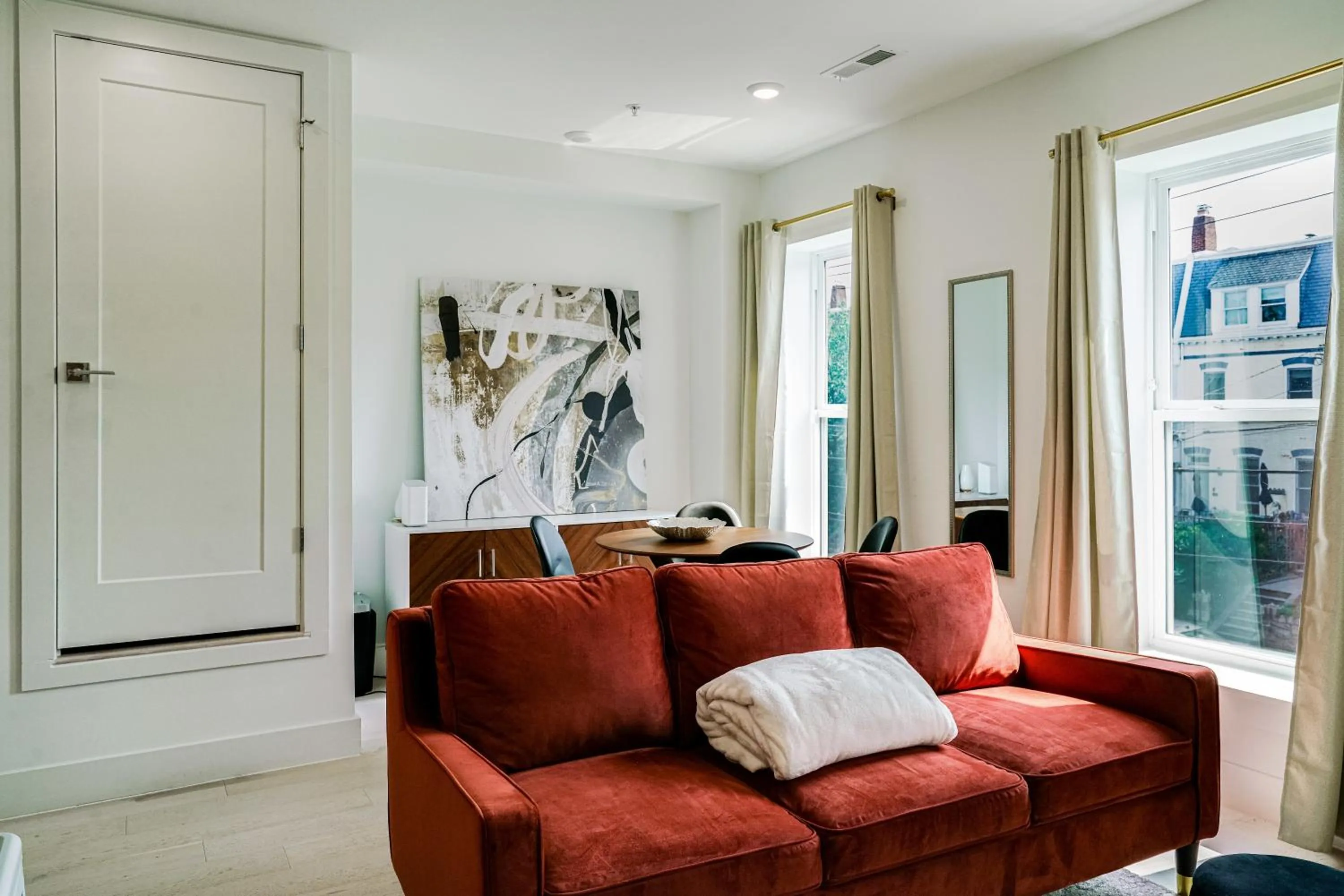 Living room in Luxury 2 bed 2 bath Suite in Washington DC