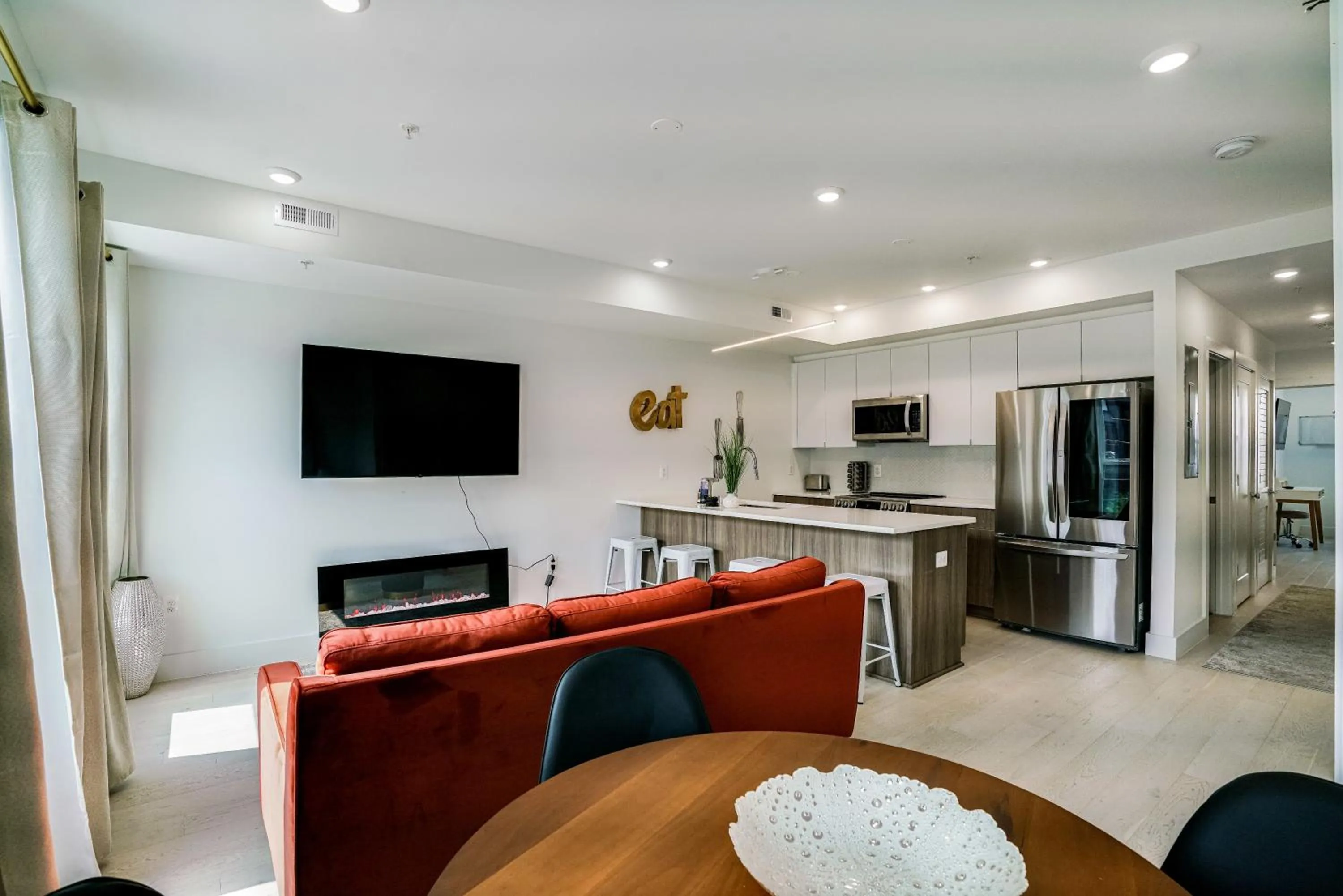 Communal lounge/ TV room in Luxury 2 bed 2 bath Suite in Washington DC