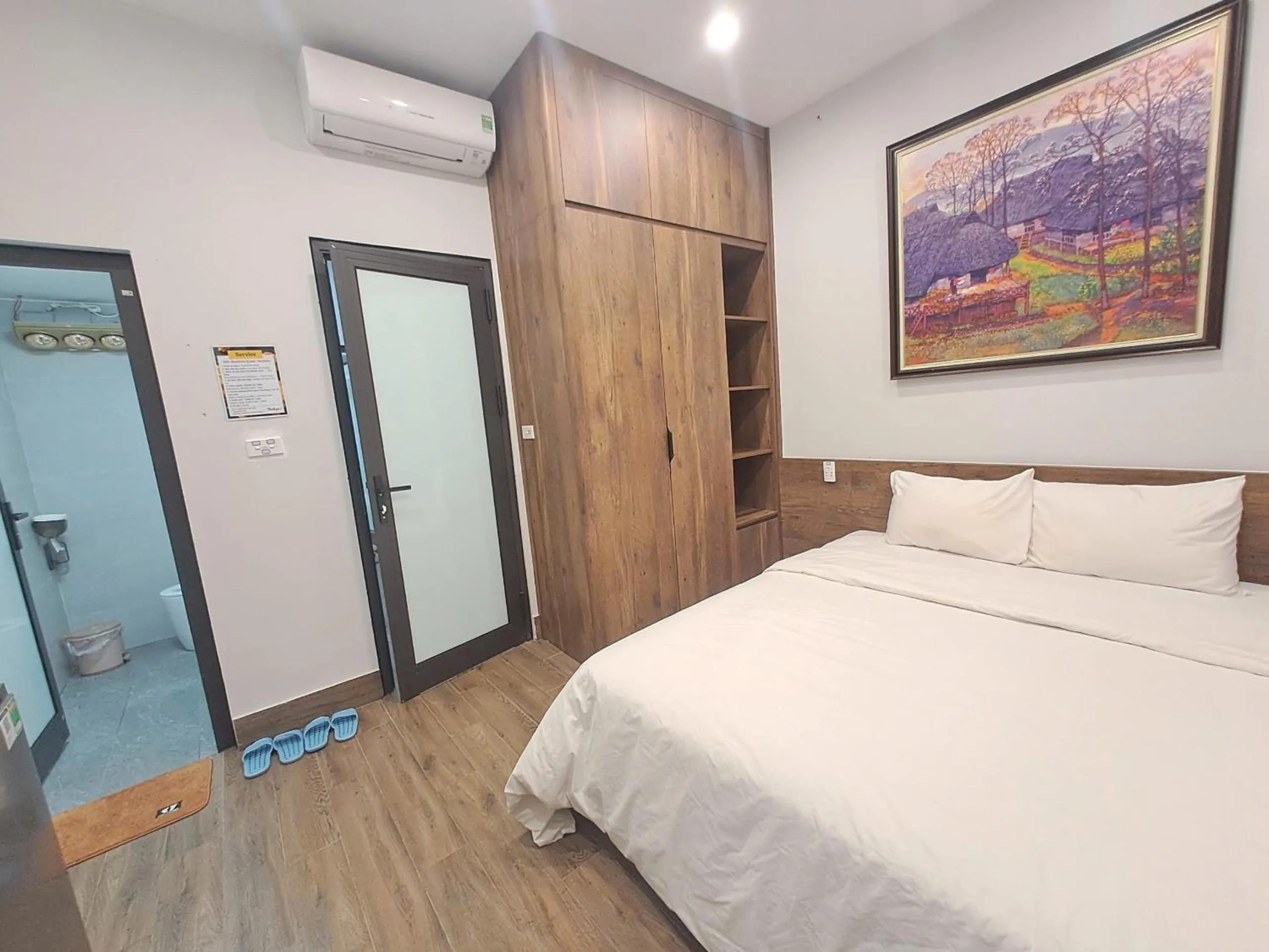 Photo of the whole room, Bed in Blue Homestay Cau Giay