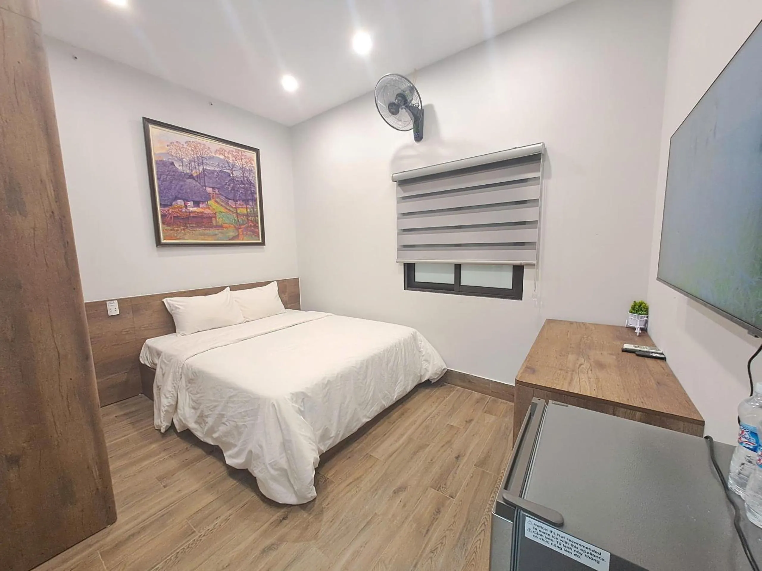 Photo of the whole room, Bed in Blue Homestay Cau Giay