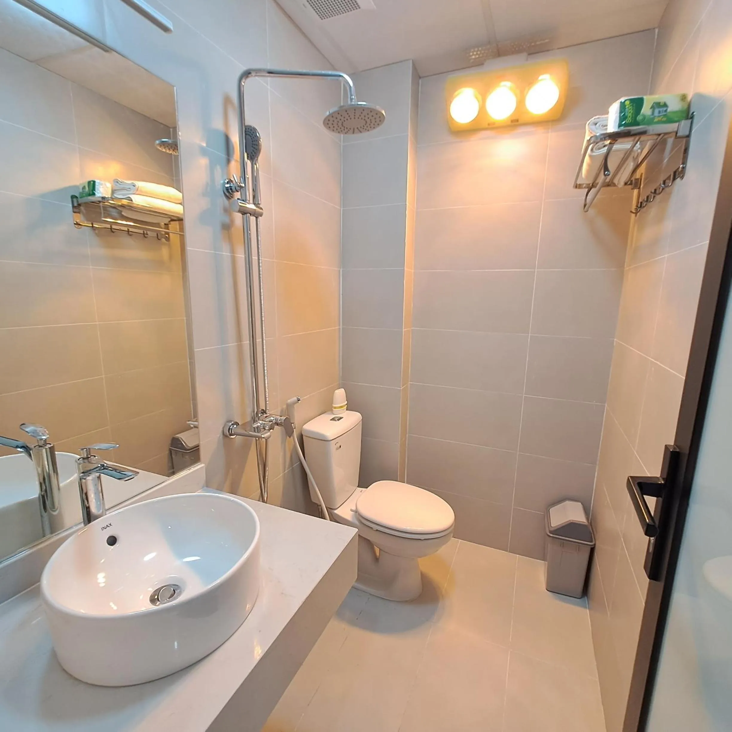 Shower in Blue Homestay Cau Giay