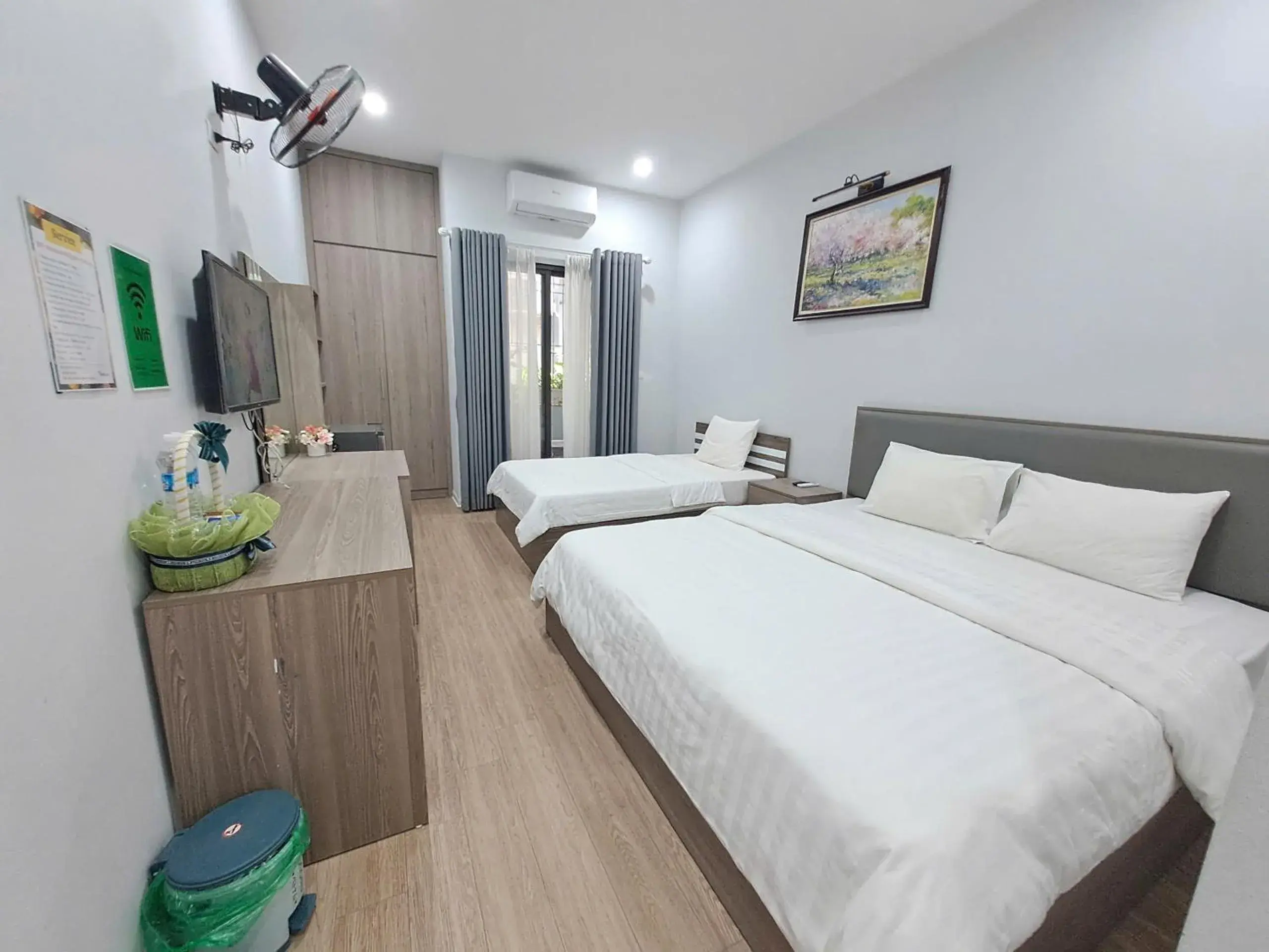 Triple Room with Balcony in Blue Homestay Cau Giay Triple Room with Balcony in Blue Homestay Cau Giay