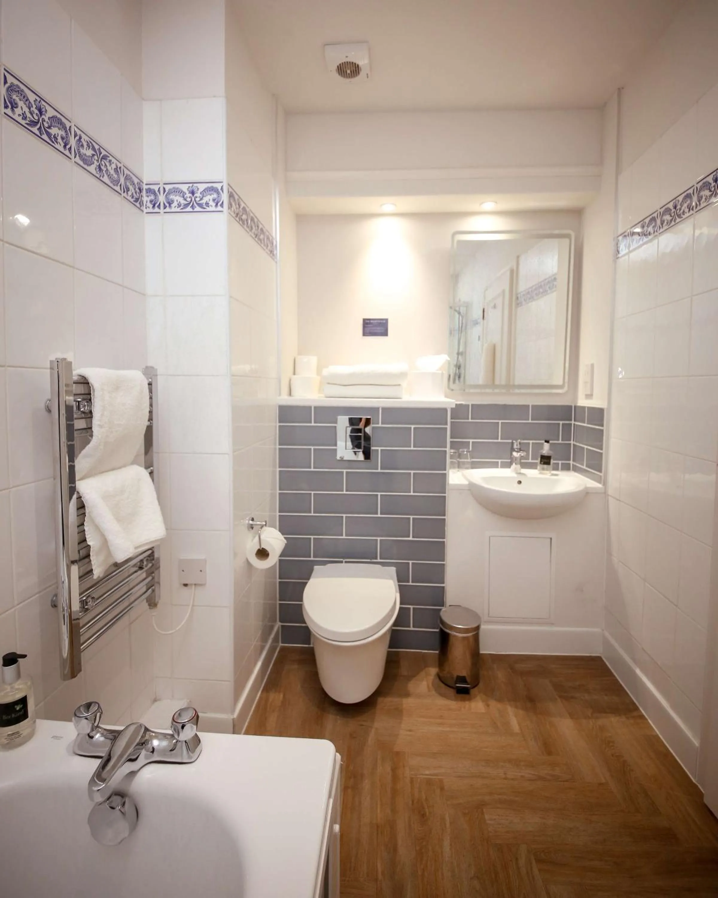 Bathroom in Bruntsfield Hotel