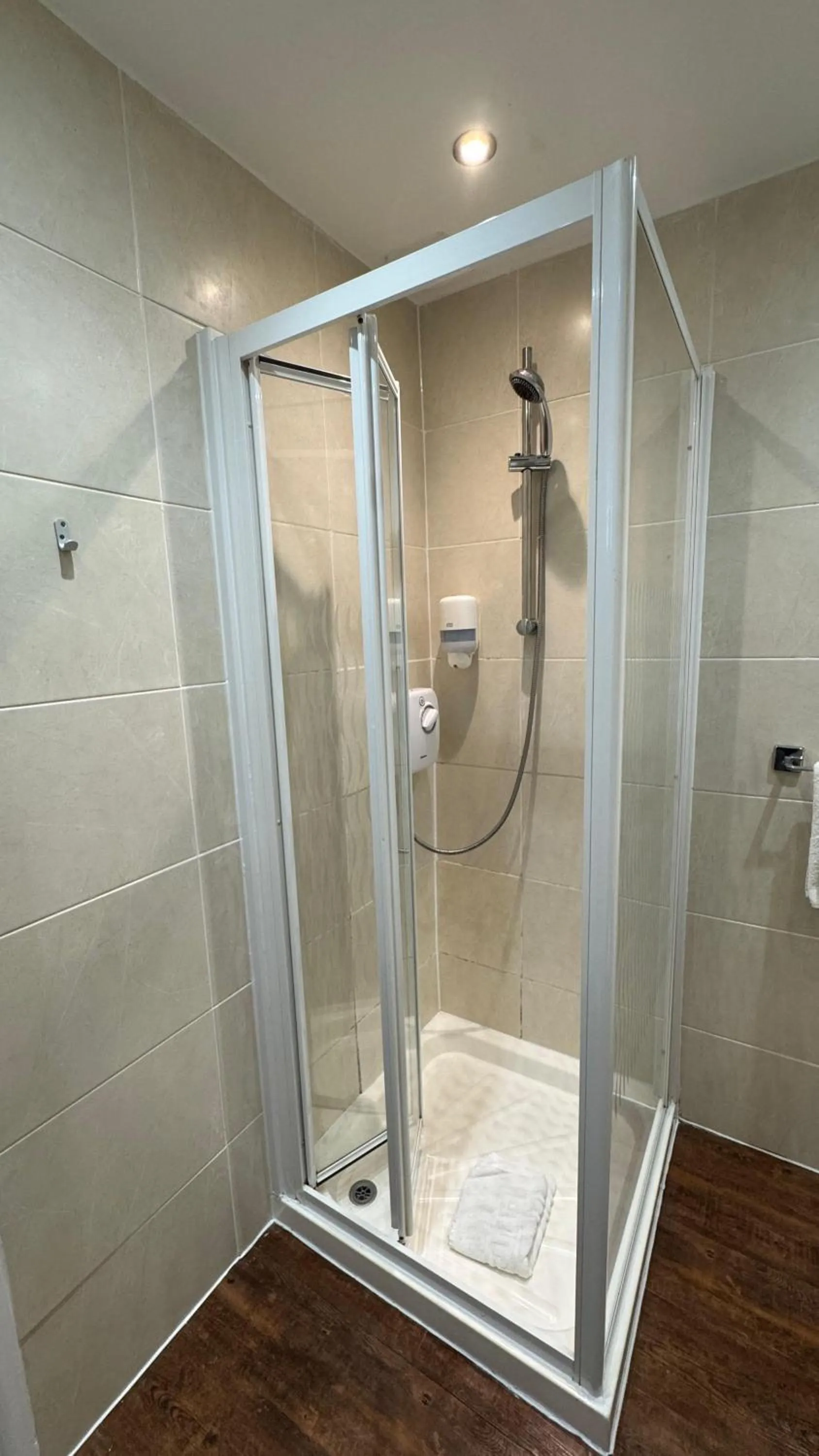 Shower in Hotel Celebrity Bournemouth East Cliff by Villare hotels