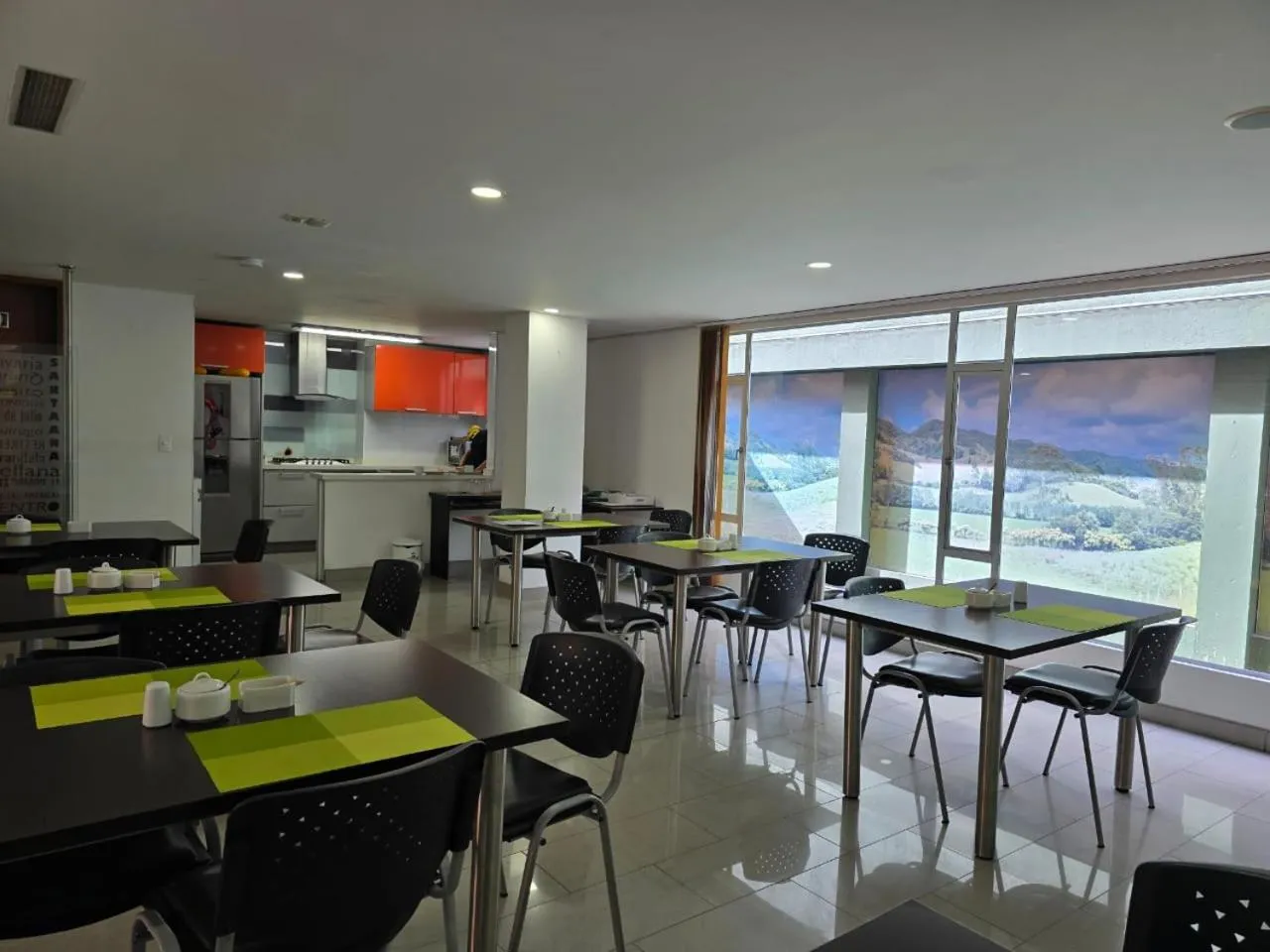 Restaurant/places to eat in Hotel Castellana 100 Bogota By Hoteles Confort 80