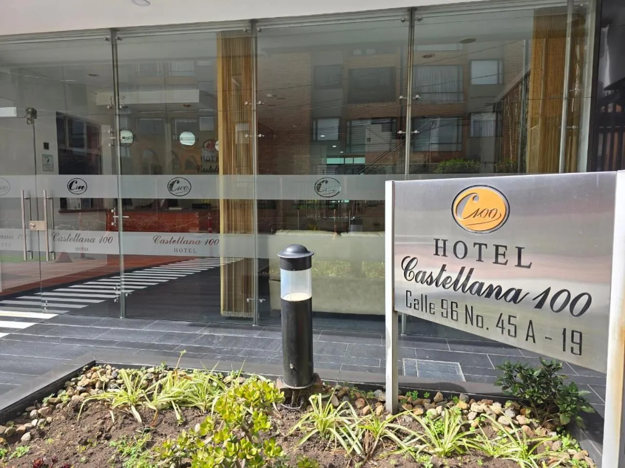 Facade/entrance in Hotel Castellana 100 Bogota By Hoteles Confort 80