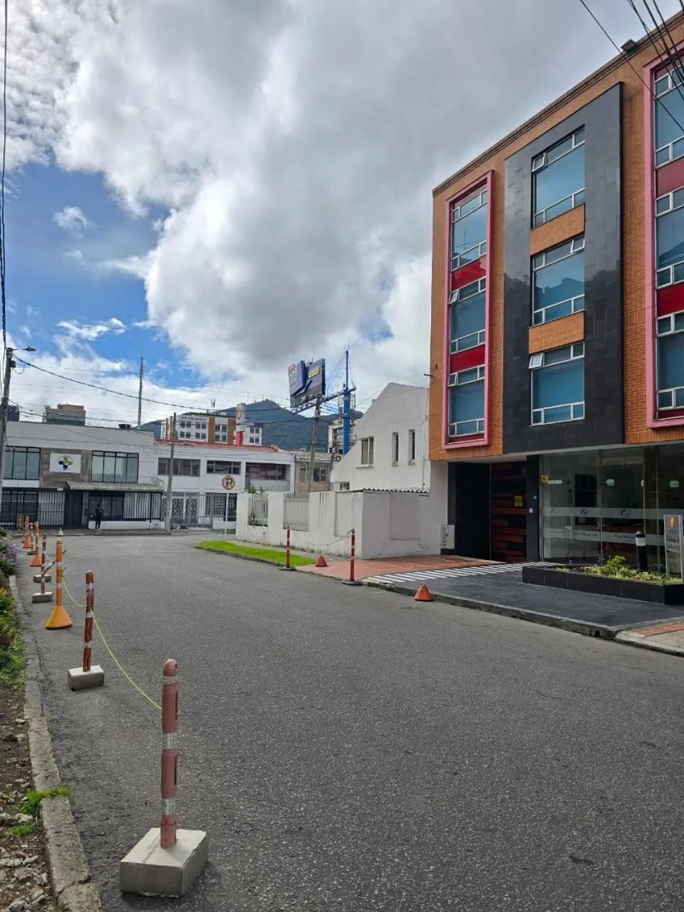 Facade/entrance in Hotel Castellana 100 Bogota By Hoteles Confort 80