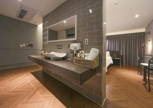 Photo of the whole room, Bed in Ulsan Samsan Pandora Hotel