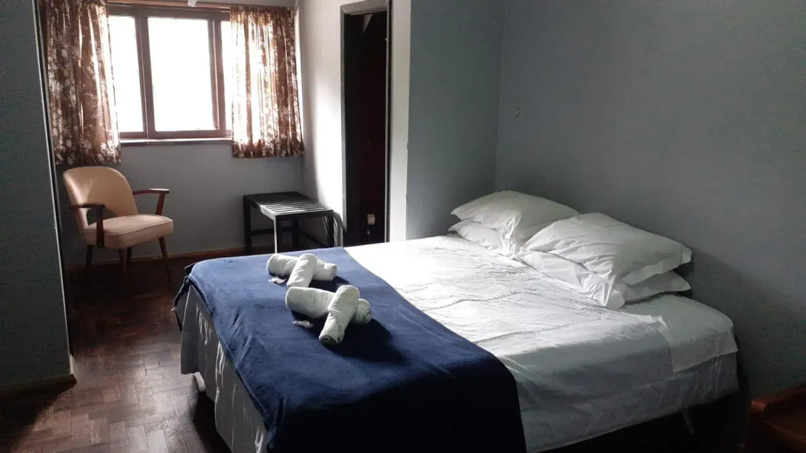 Double Room with Shared External Bathroom in Pousada Vista do Lago - HOSTEL Double Room with Shared External Bathroom in Pousada Vista do Lago - HOSTEL