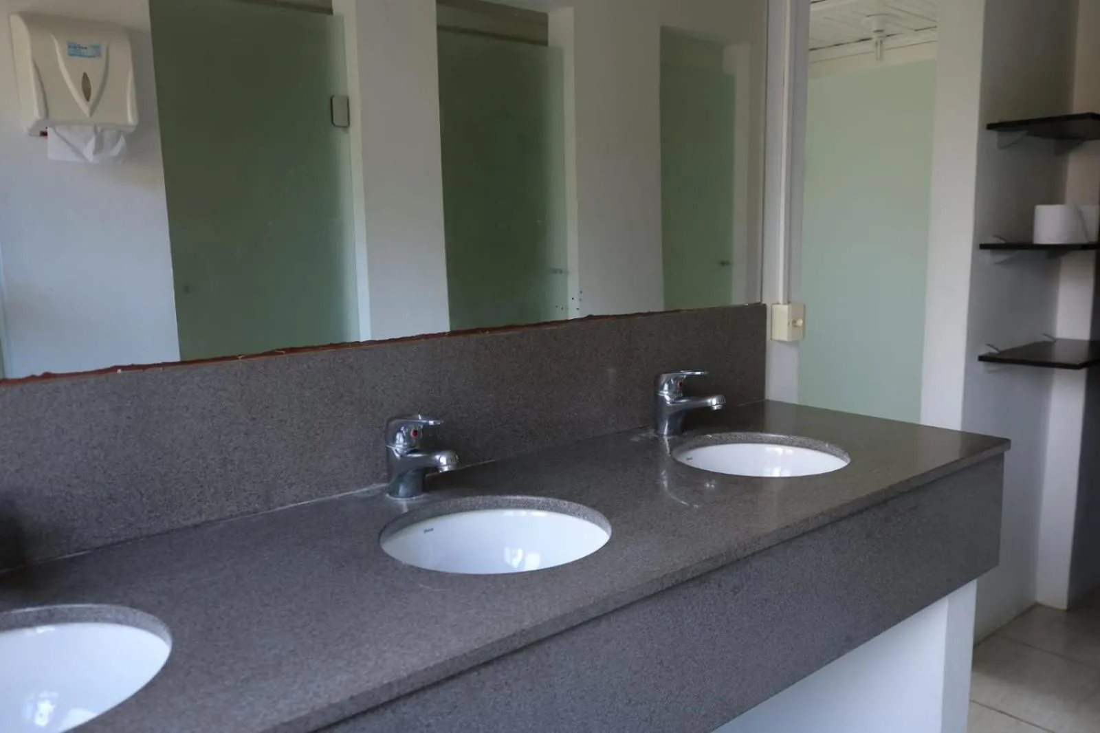 Bathroom in Pousada Vista do Lago - HOSTEL