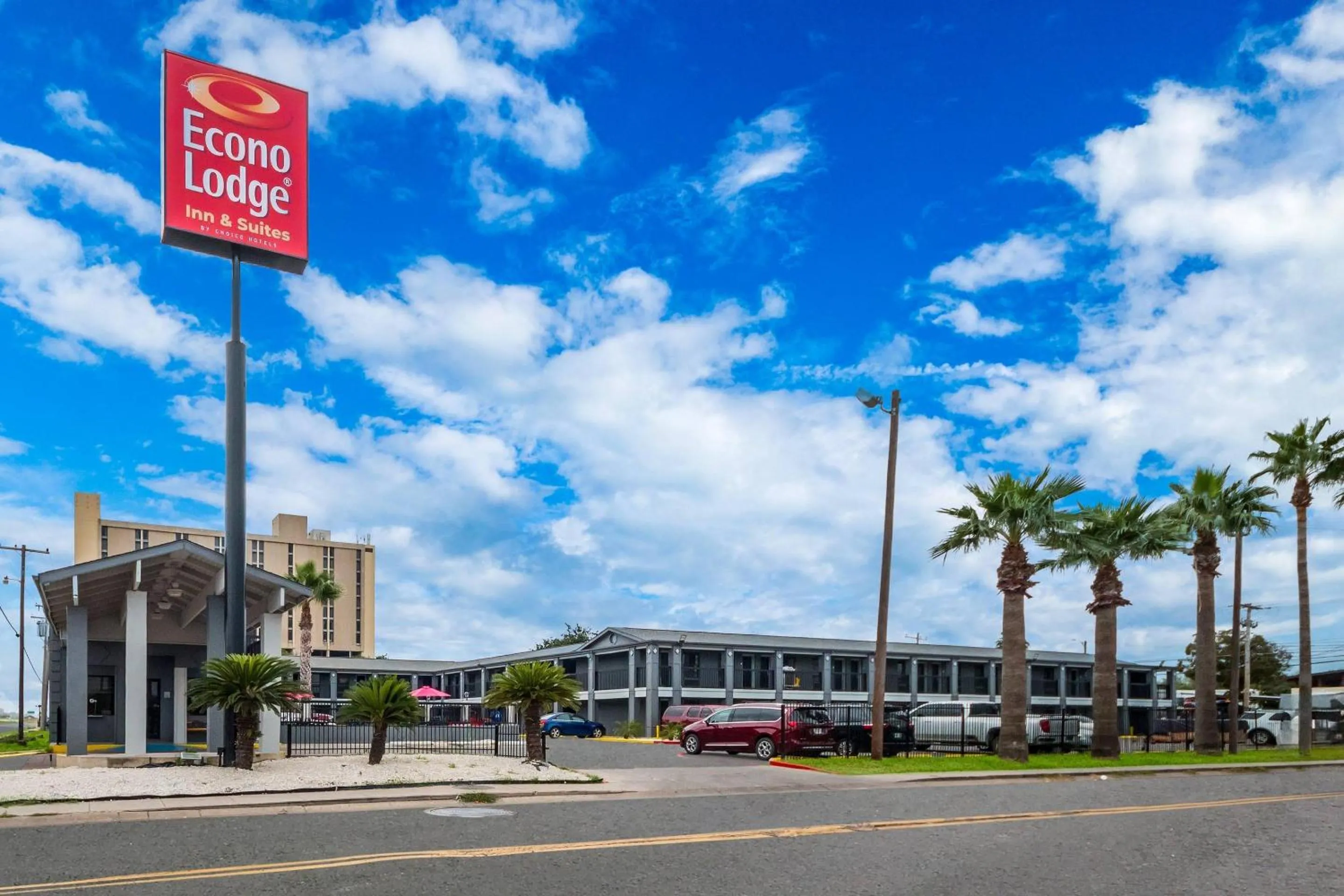 Property building in Econo Lodge Inn & Suites Laredo - Nuevo Laredo