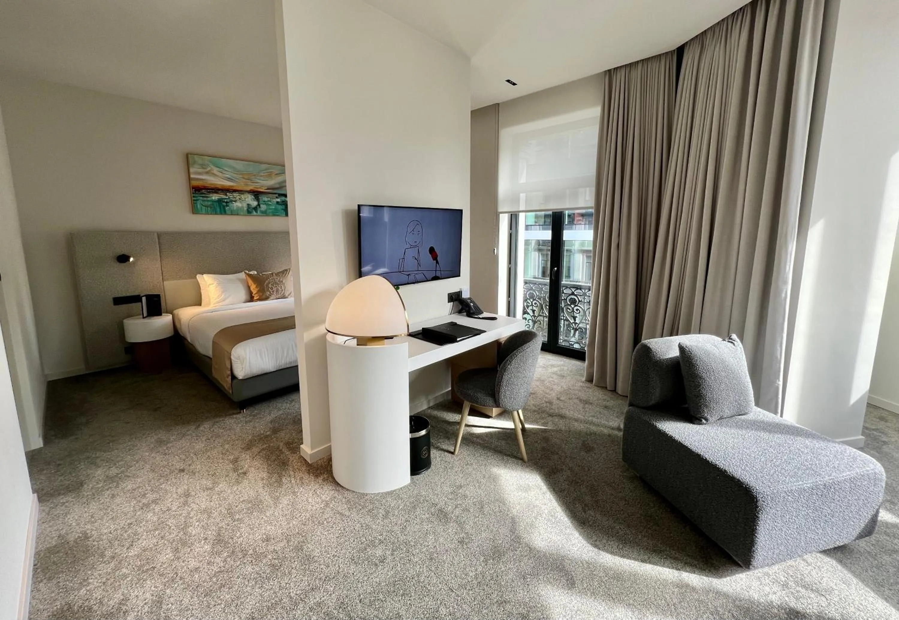 Seating area, Bed in OPO Hotel