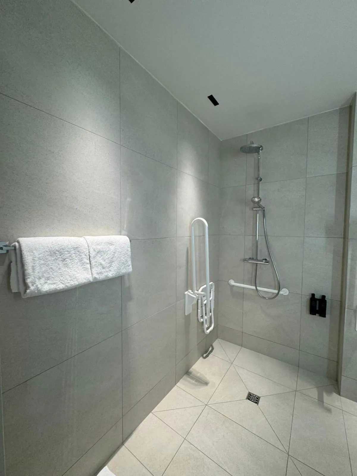 Bathroom in OPO Hotel