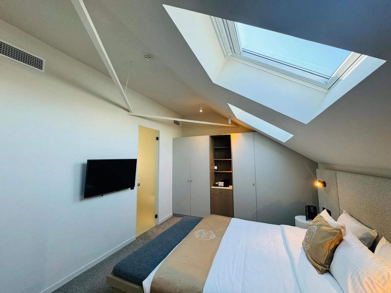 Photo of the whole room, Bed in OPO Hotel