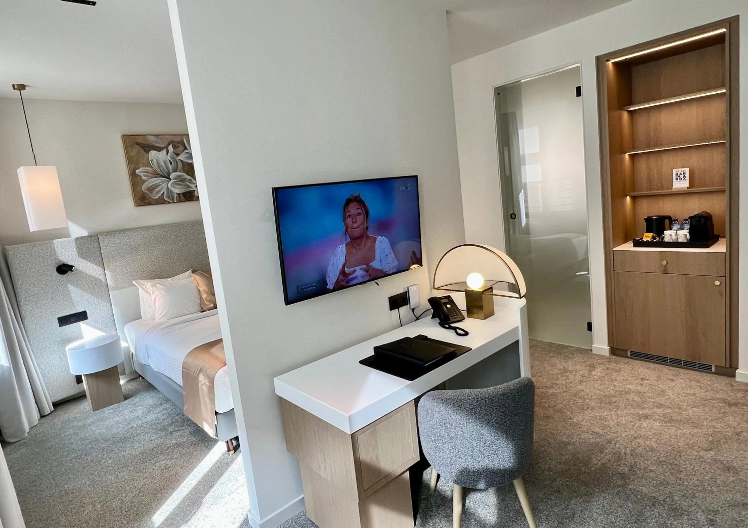 Seating area, Bed in OPO Hotel