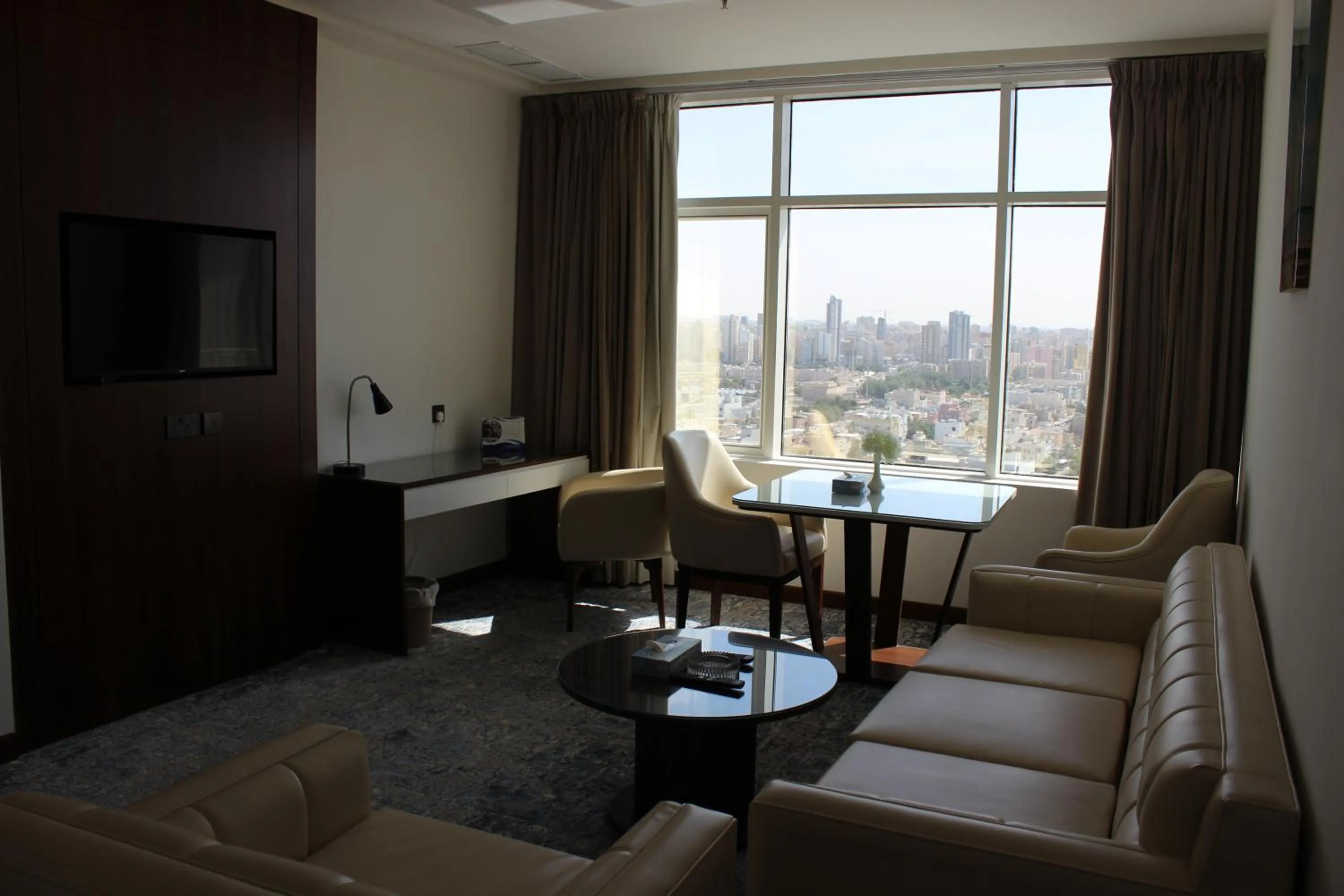 Dolphin Continental Hotel