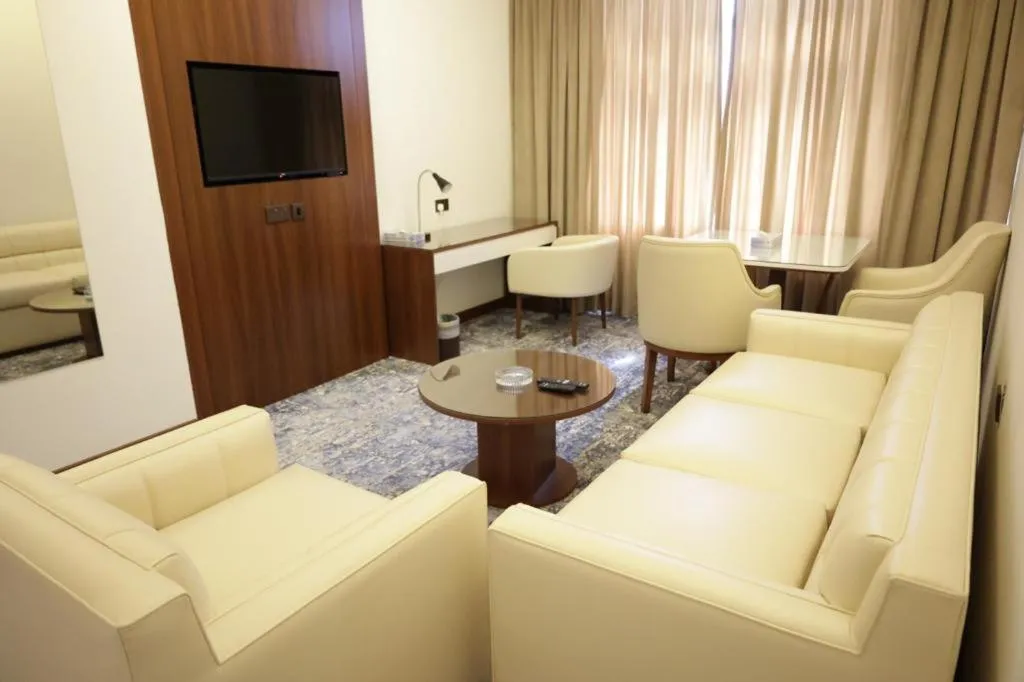 Dolphin Continental Hotel