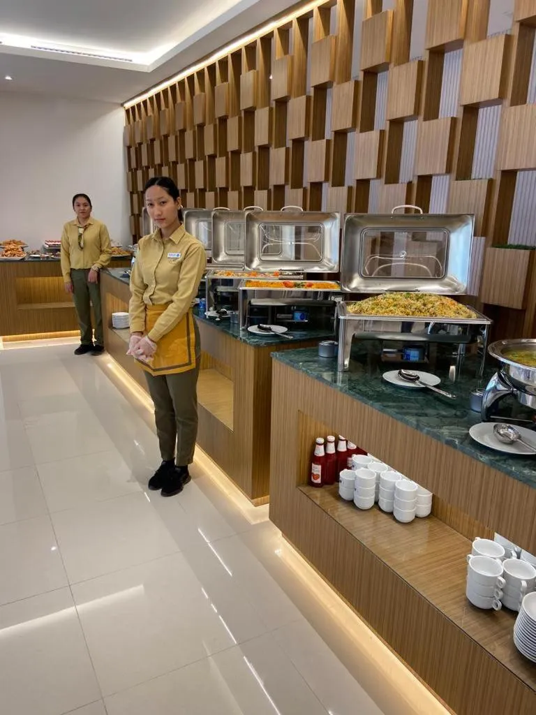 Restaurant/places to eat in Dolphin Continental Hotel