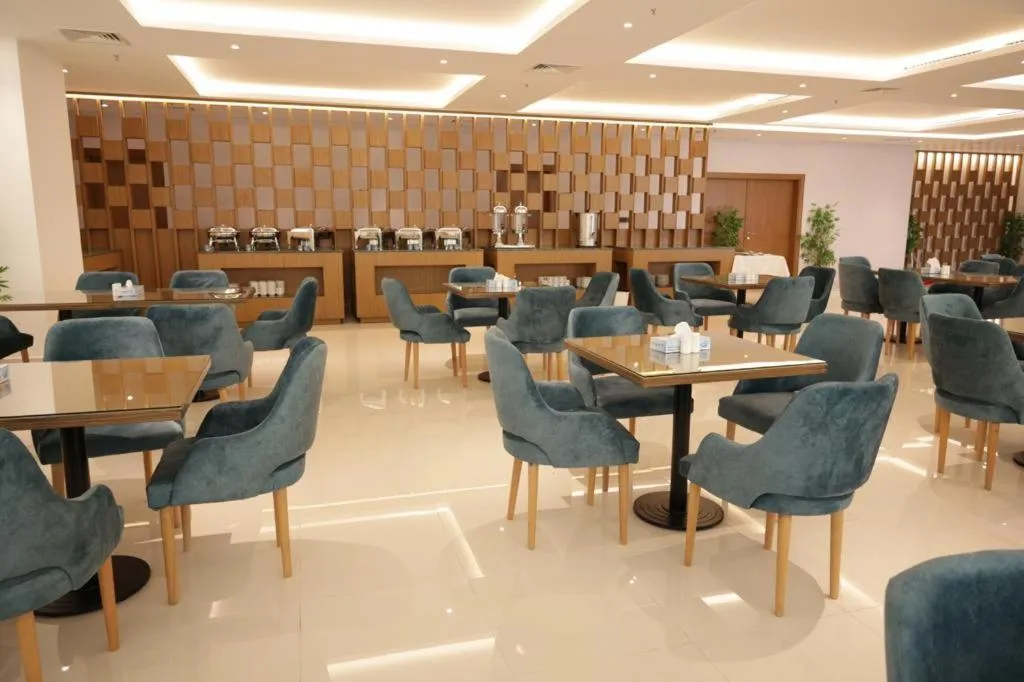 Restaurant/places to eat in Dolphin Continental Hotel