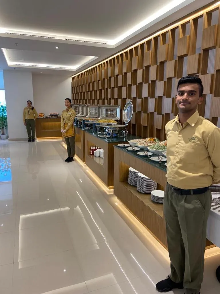 Restaurant/places to eat in Dolphin Continental Hotel