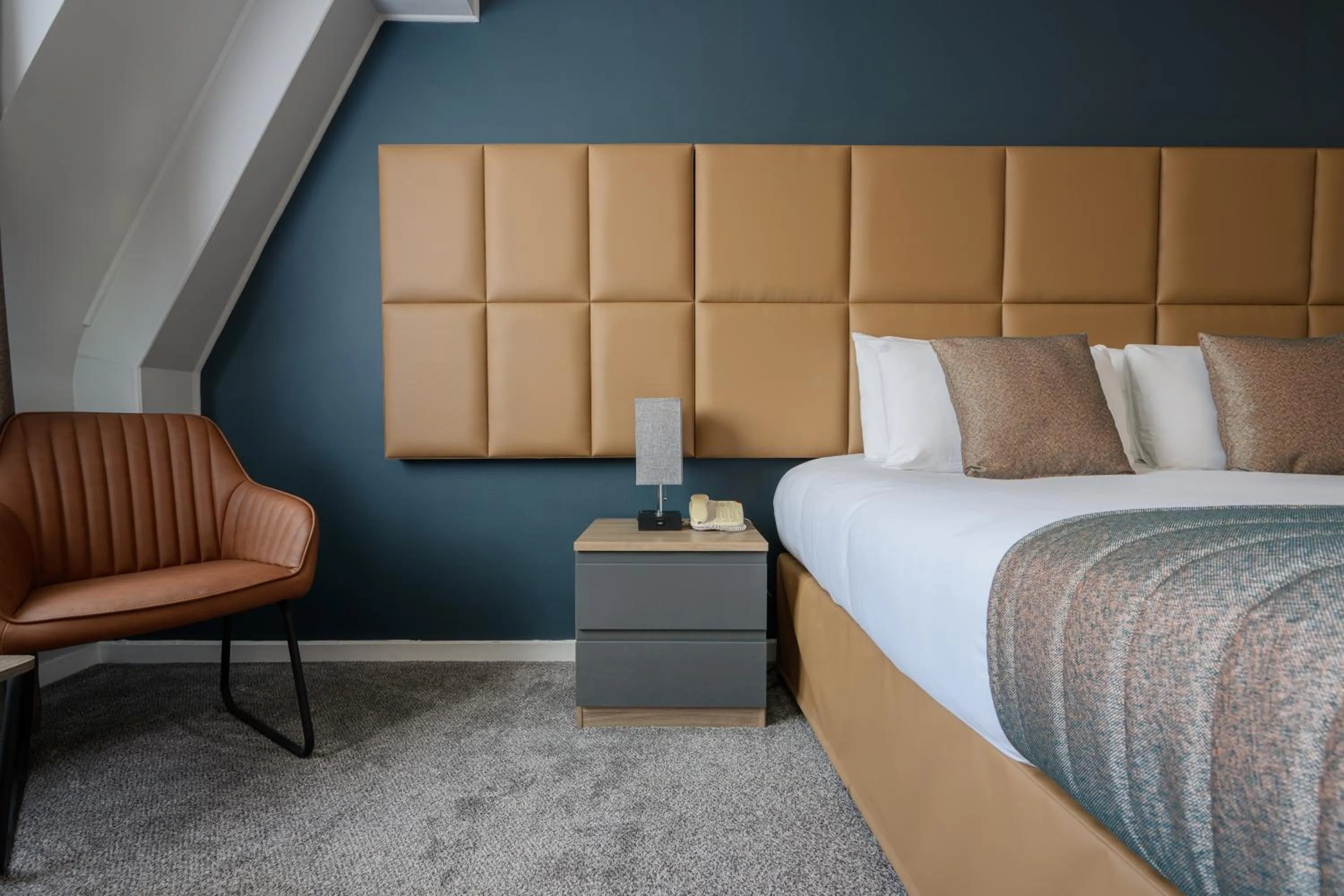 Bedroom, Bed in Kensington Court Hotel - Earls Court