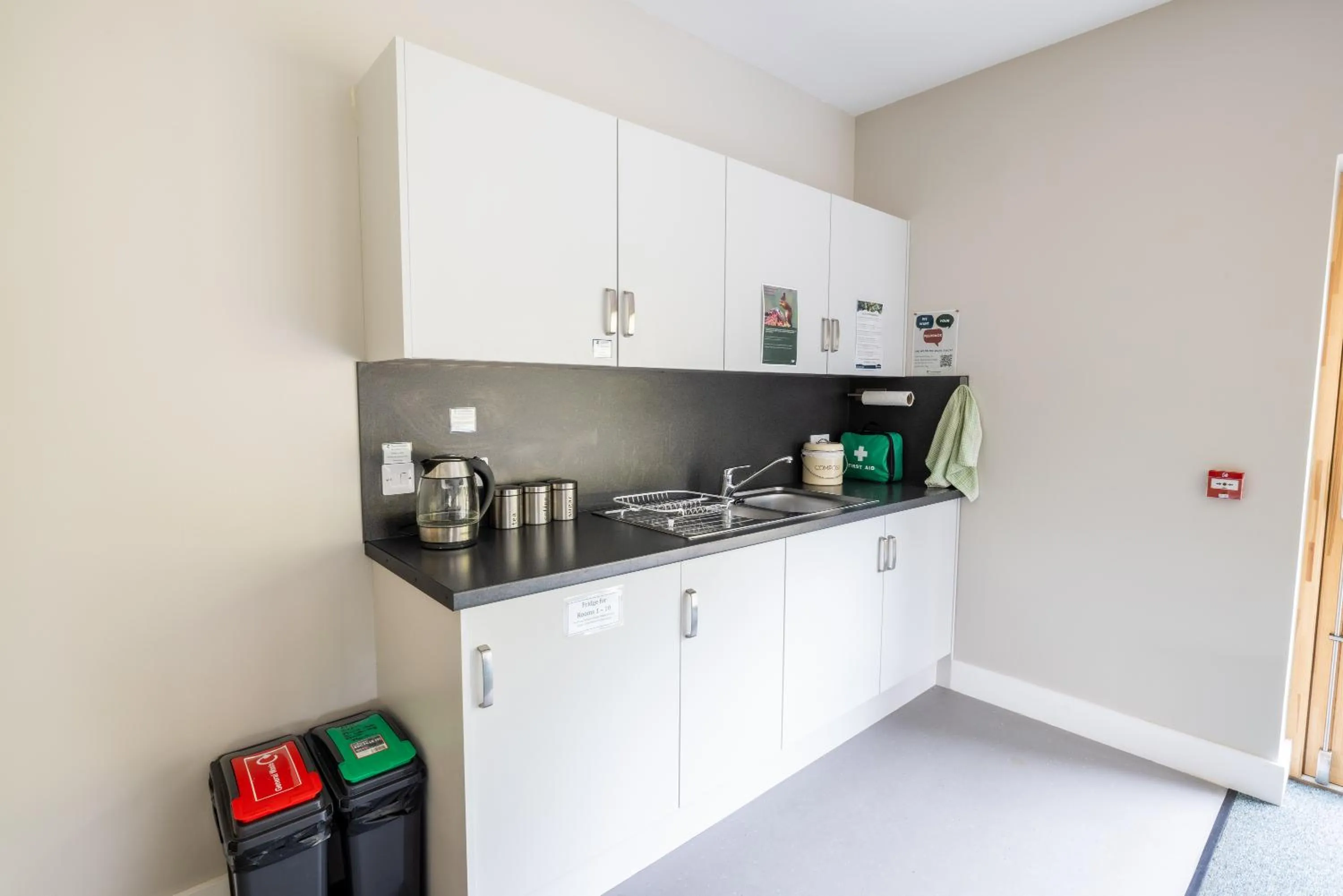 Coffee/tea facilities in An Spiris Accommodation at Dundreggan Rewilding Centre