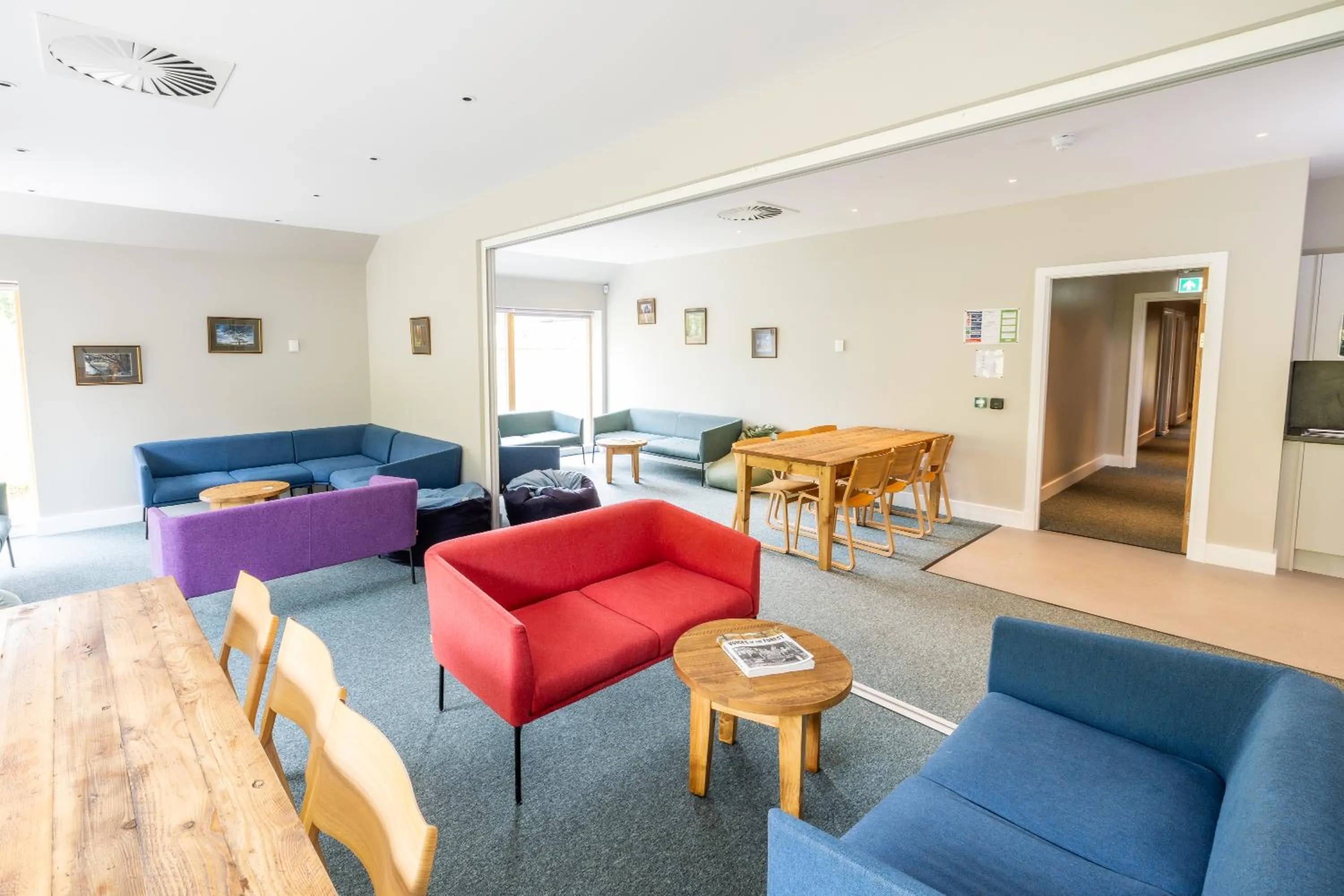 Communal lounge/ TV room in An Spiris Accommodation at Dundreggan Rewilding Centre