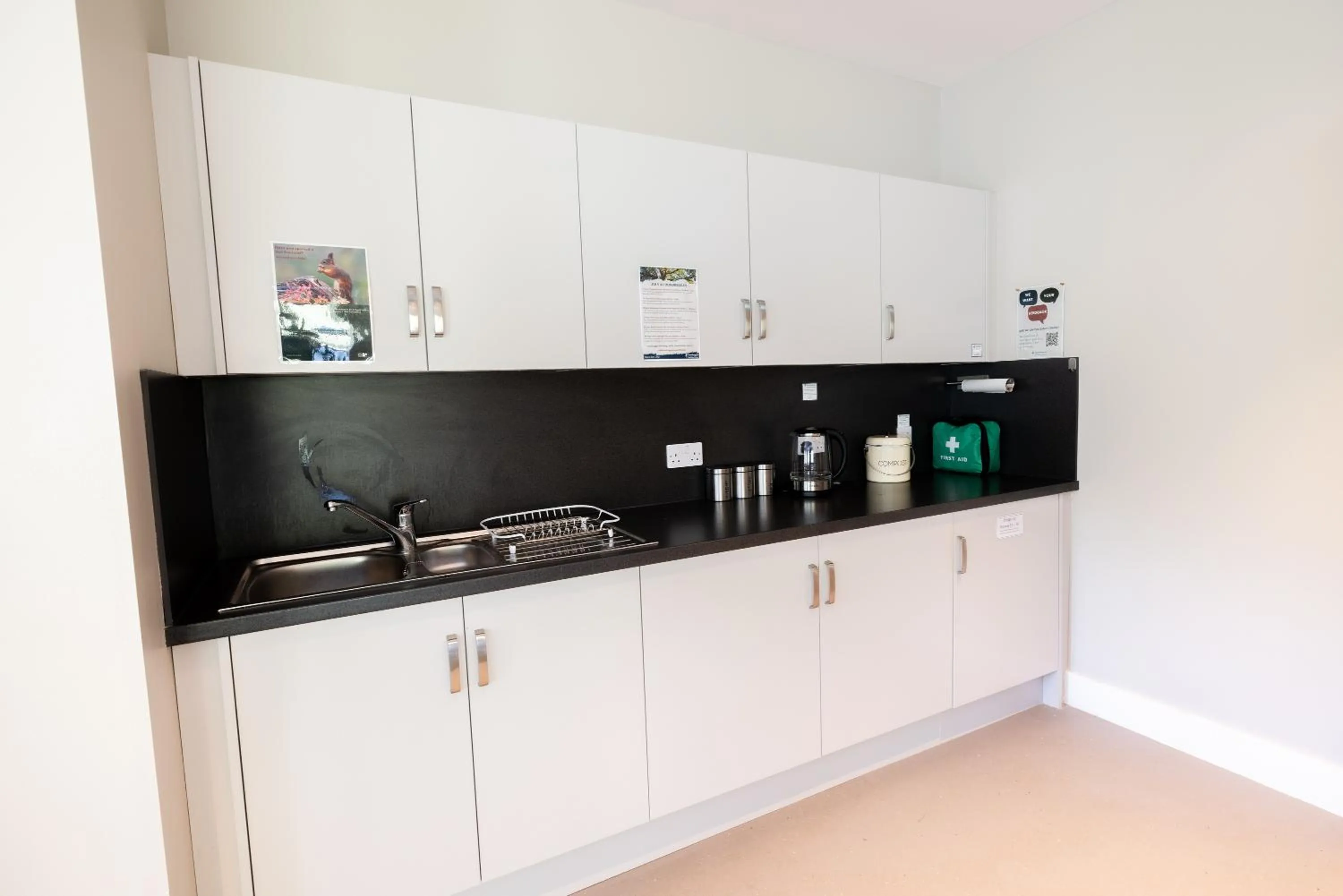 Coffee/tea facilities in An Spiris Accommodation at Dundreggan Rewilding Centre