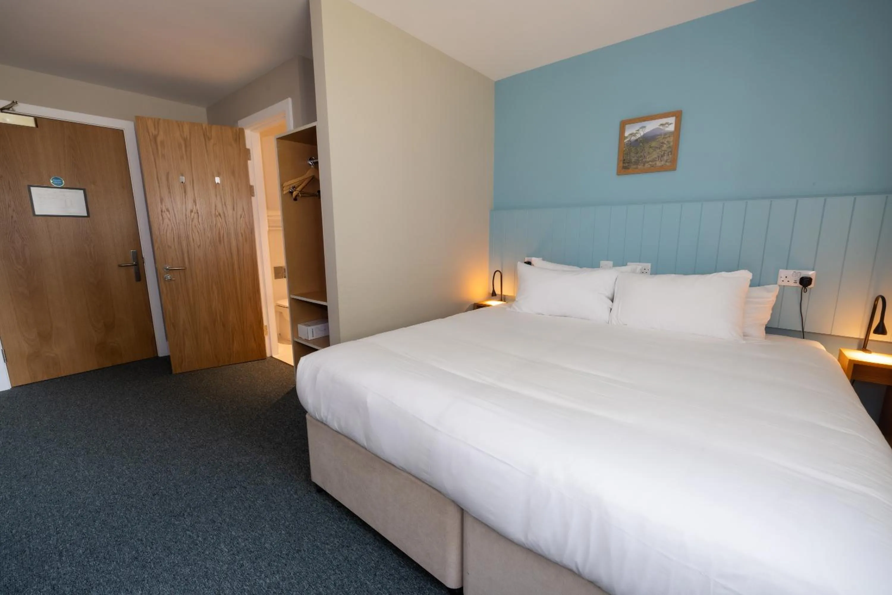Bathroom, Bed in An Spiris Accommodation at Dundreggan Rewilding Centre