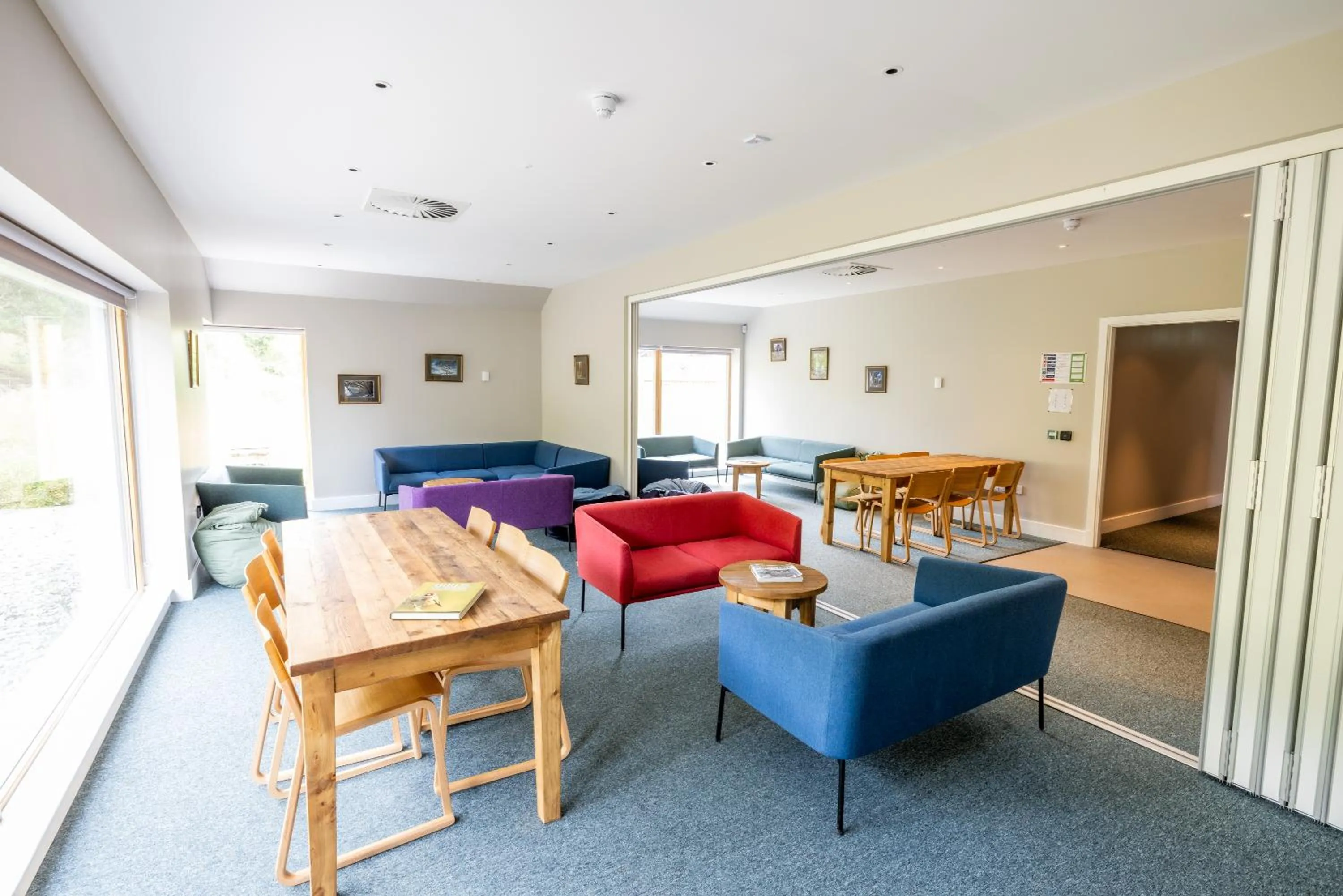 Communal lounge/ TV room in An Spiris Accommodation at Dundreggan Rewilding Centre
