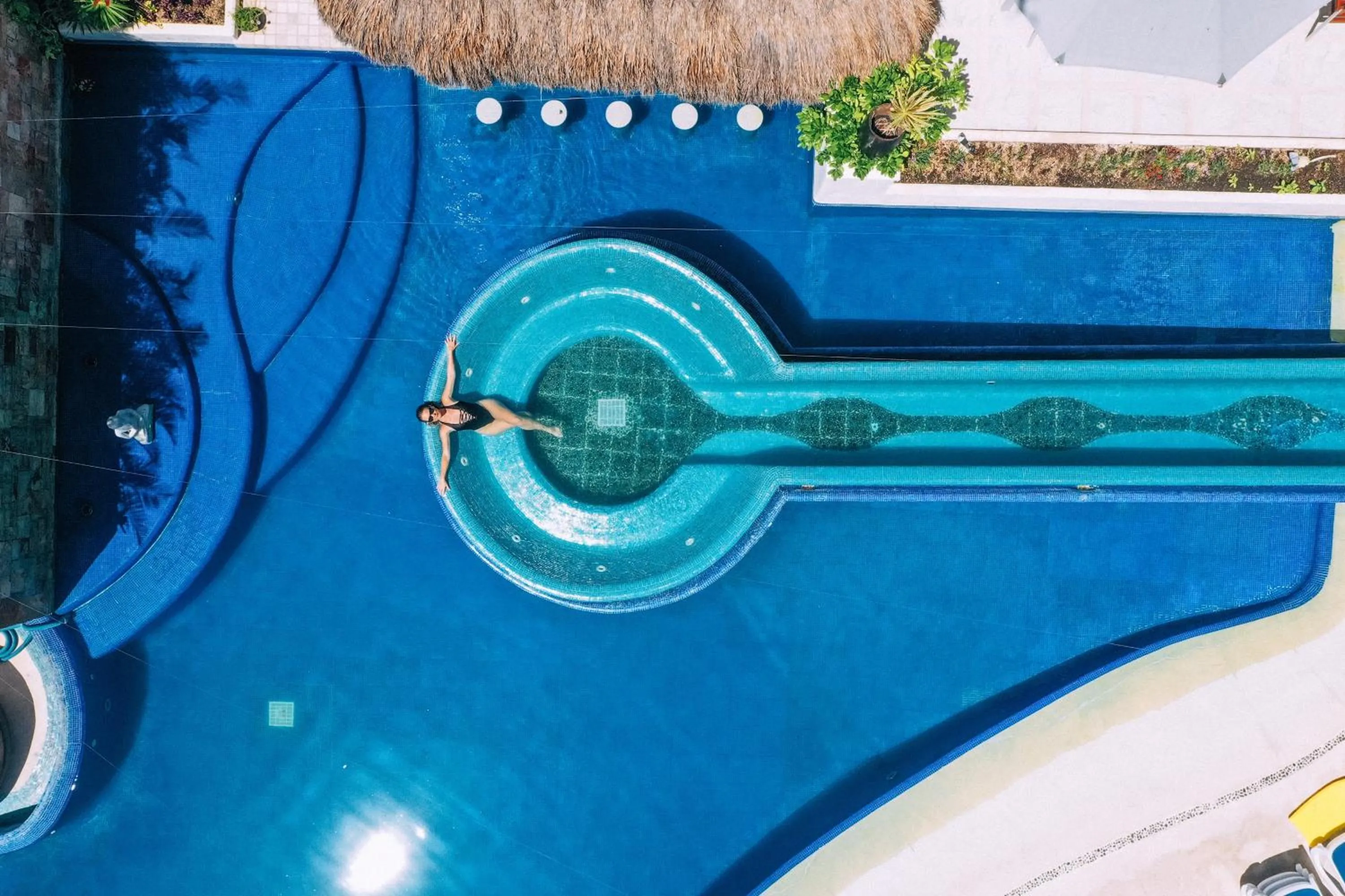 Swimming pool in Aventuras Club