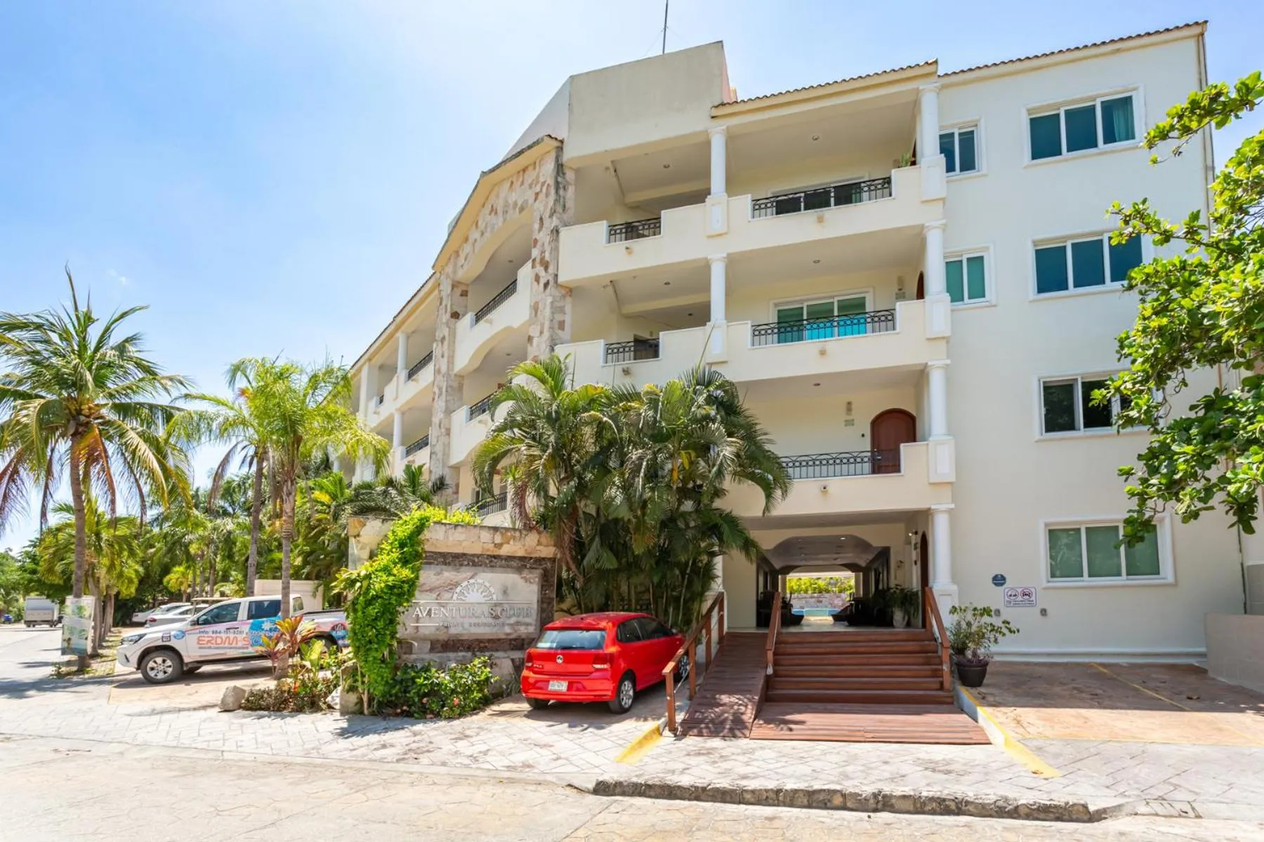 Property building in Aventuras Club